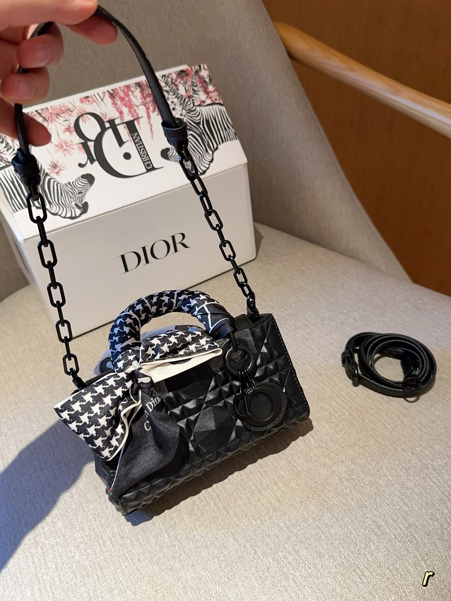 DIOR-549