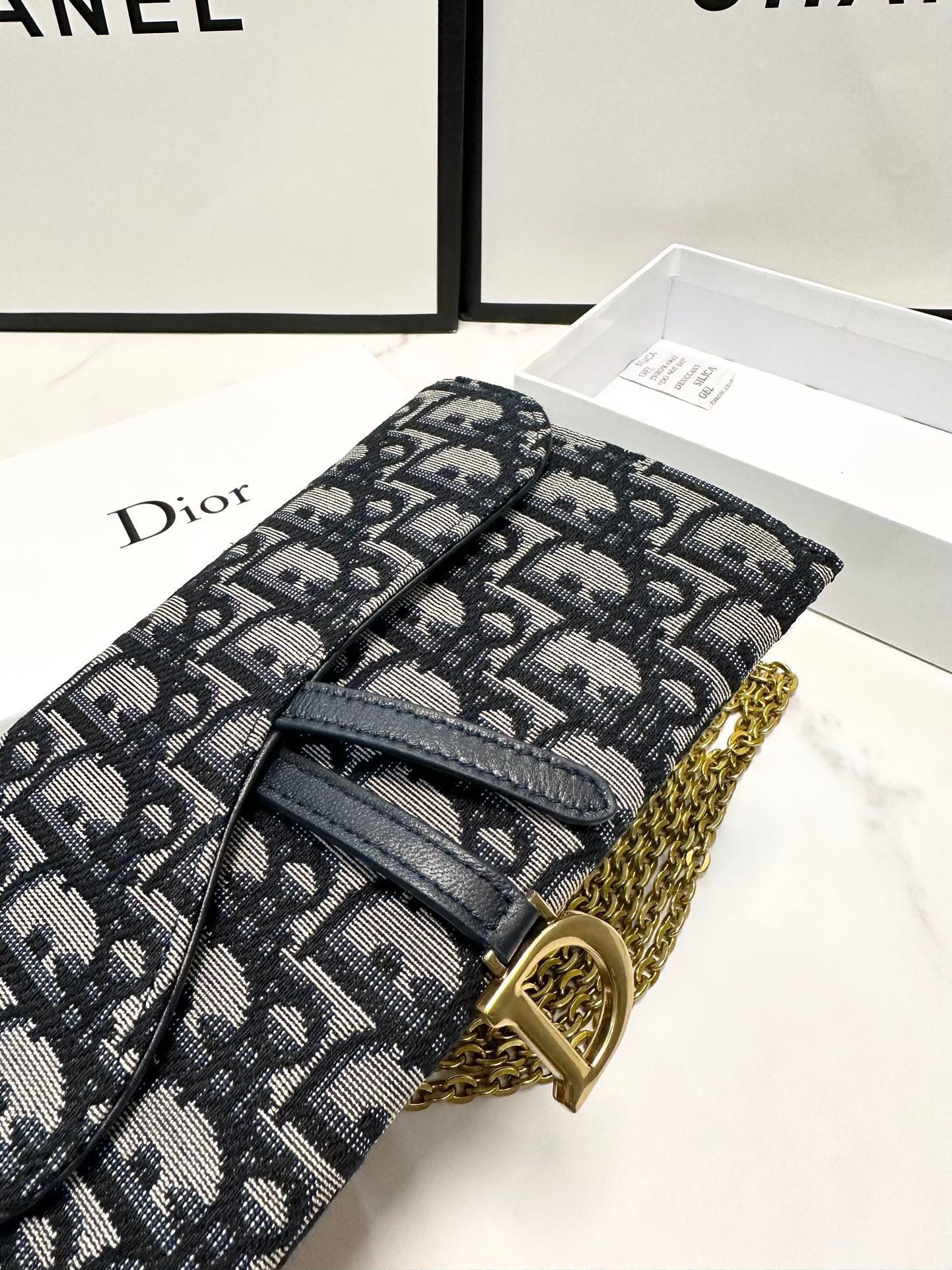DIOR-462