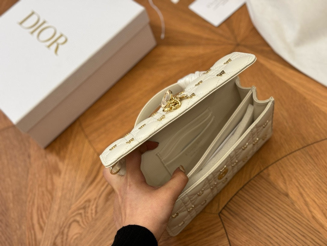 DIOR-683