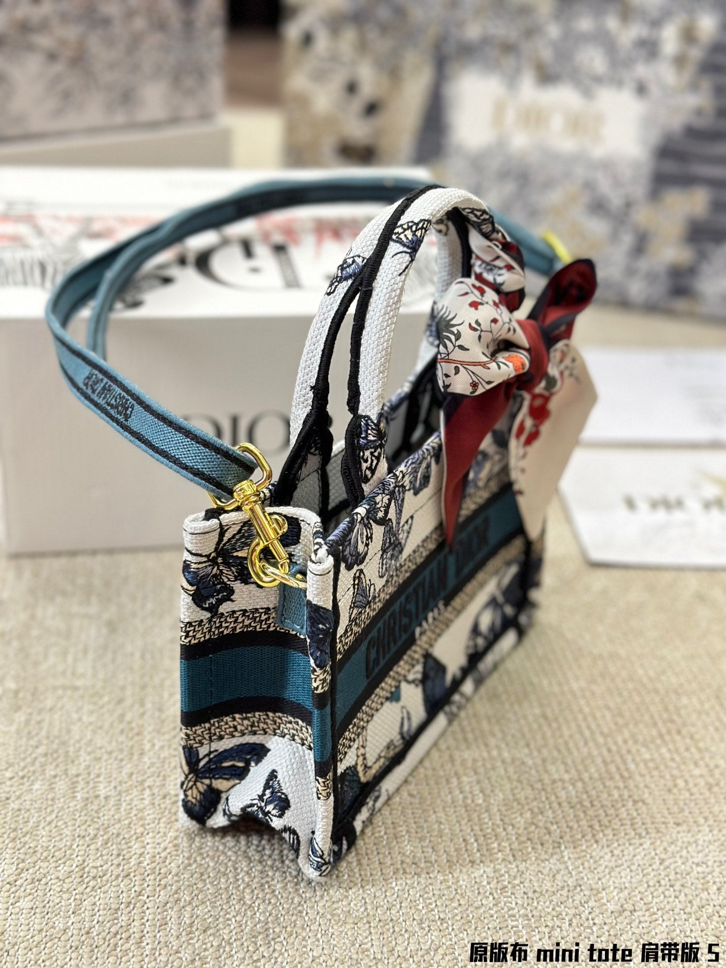 DIOR-588