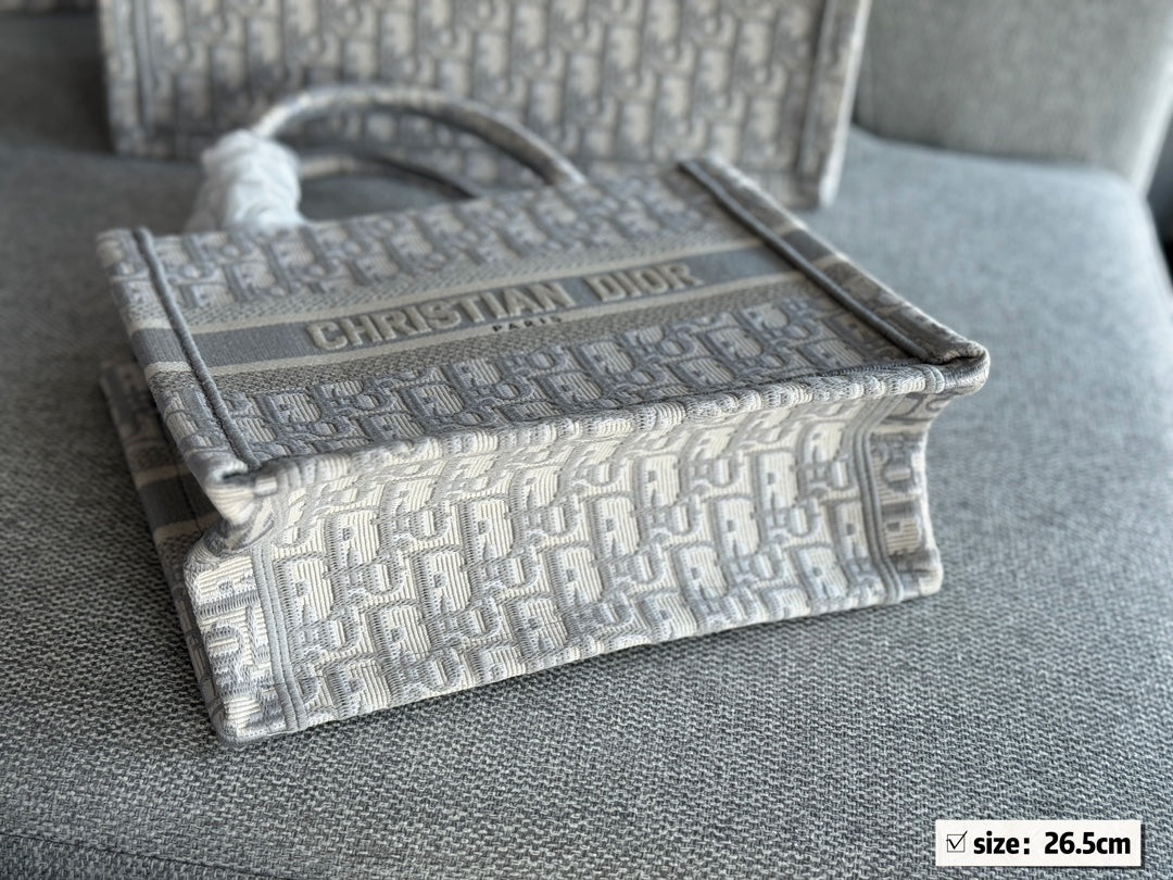 DIOR-596