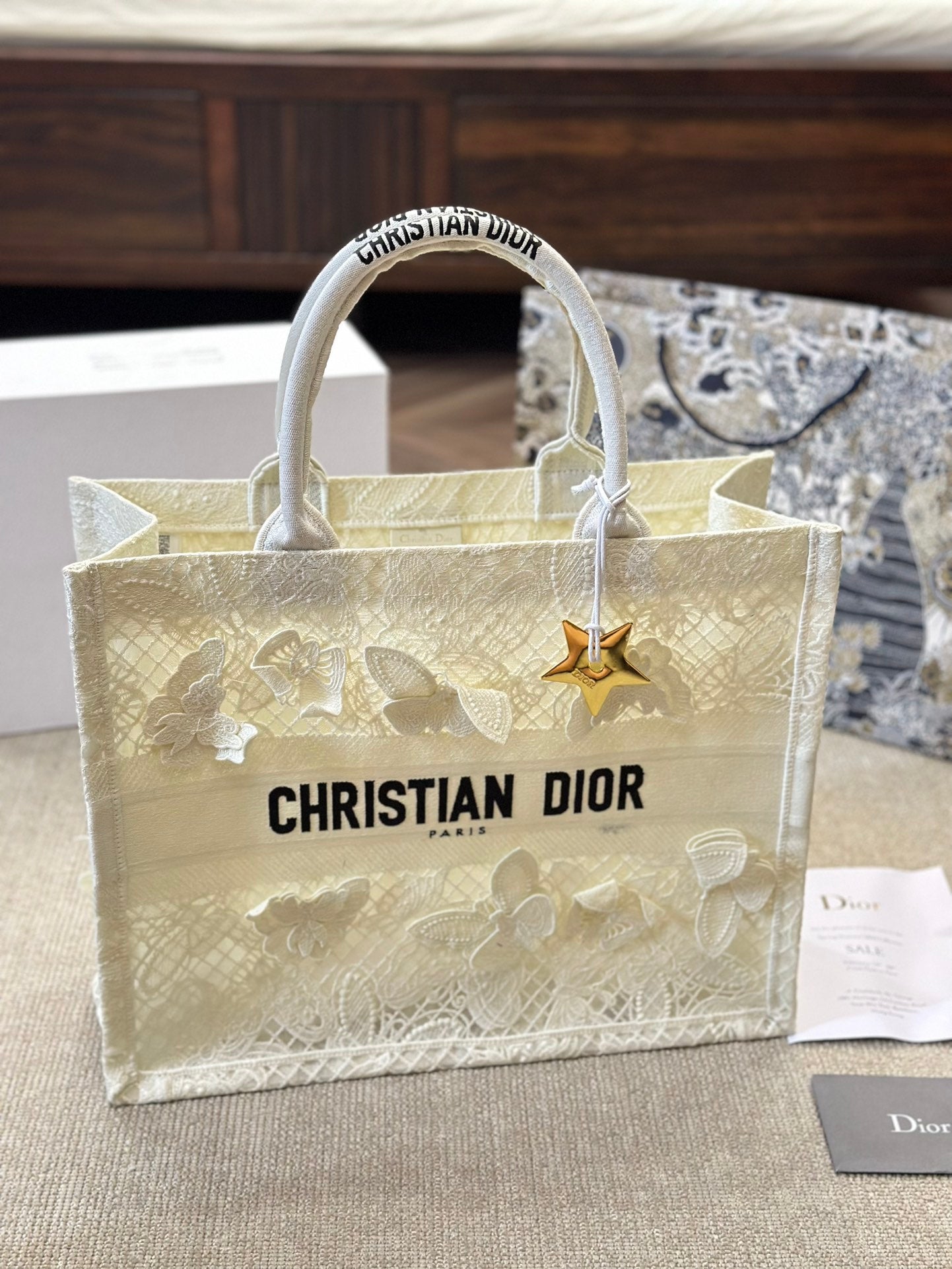 DIOR-679