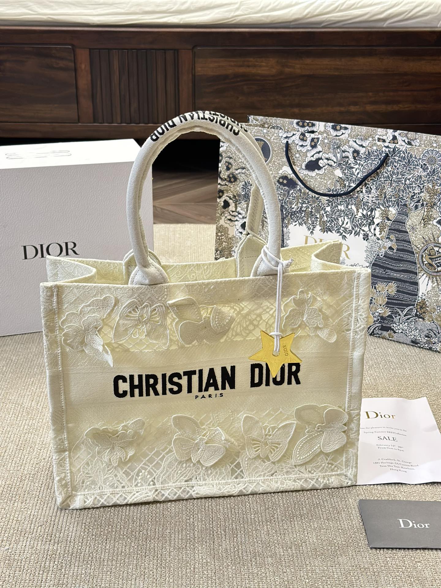 DIOR-679