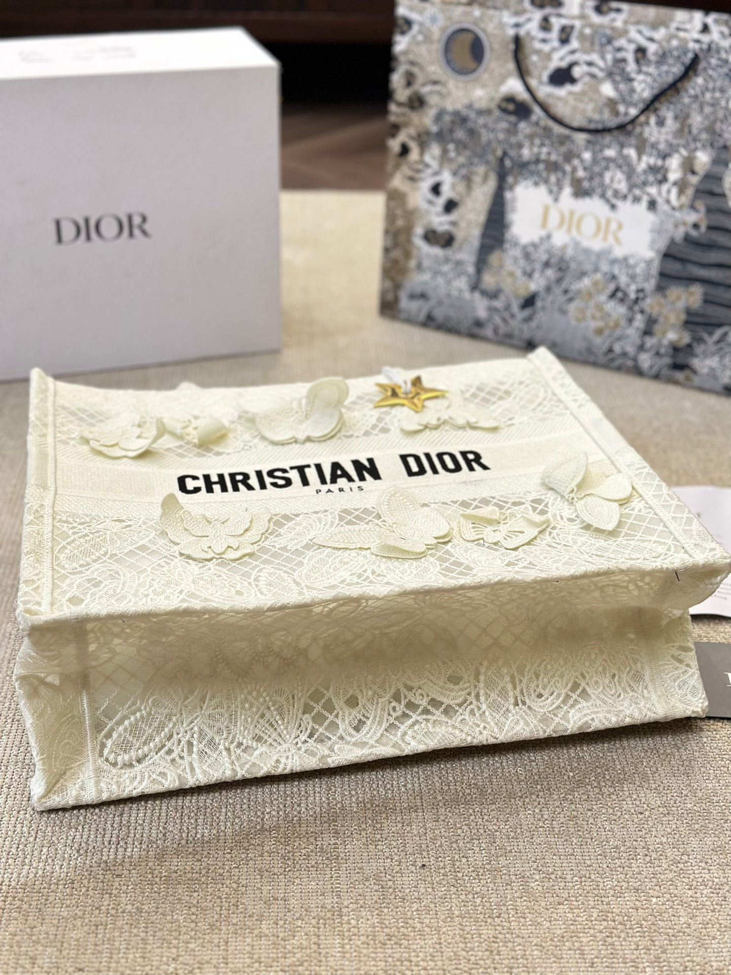 DIOR-679