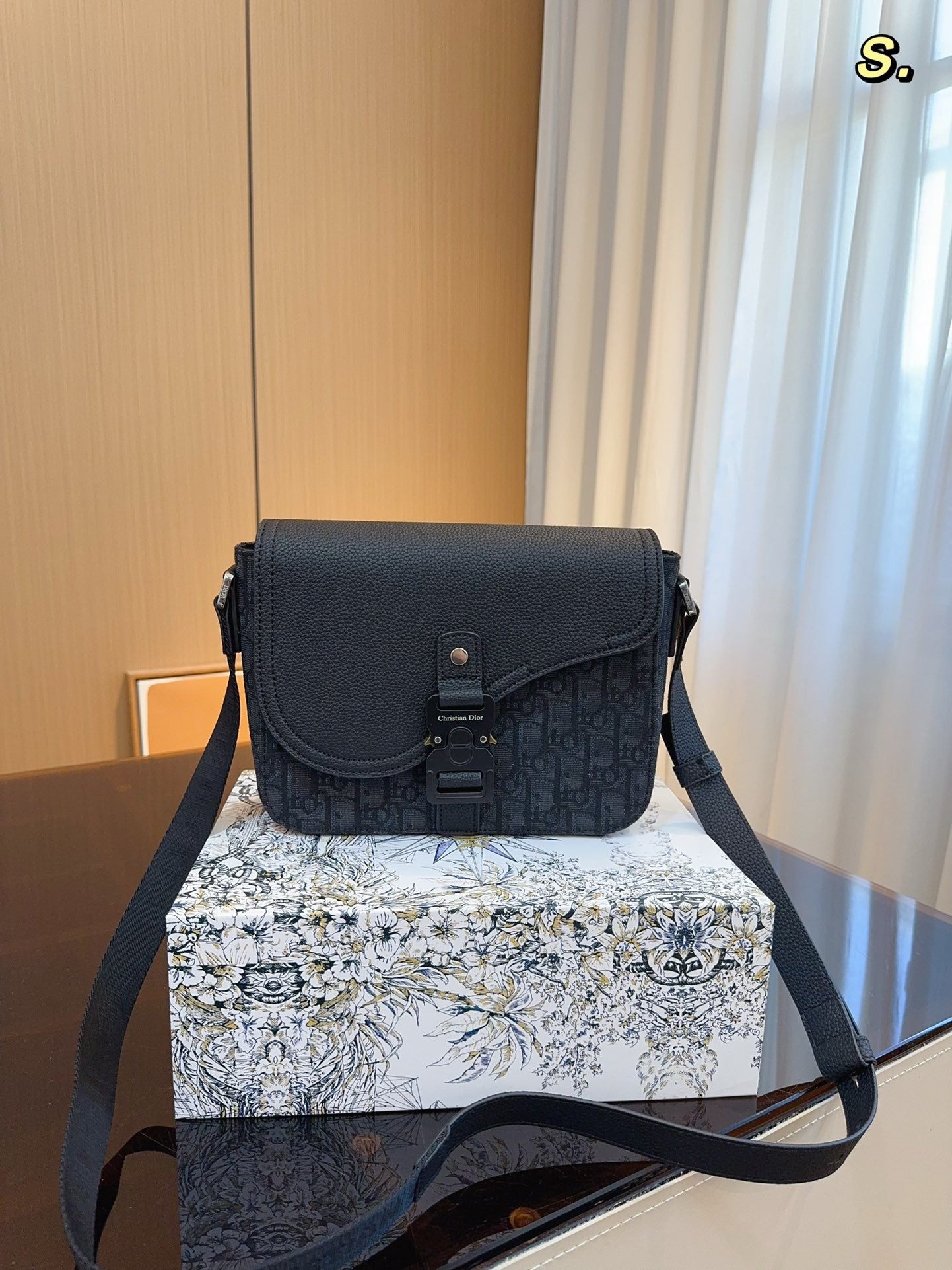 DIOR-555