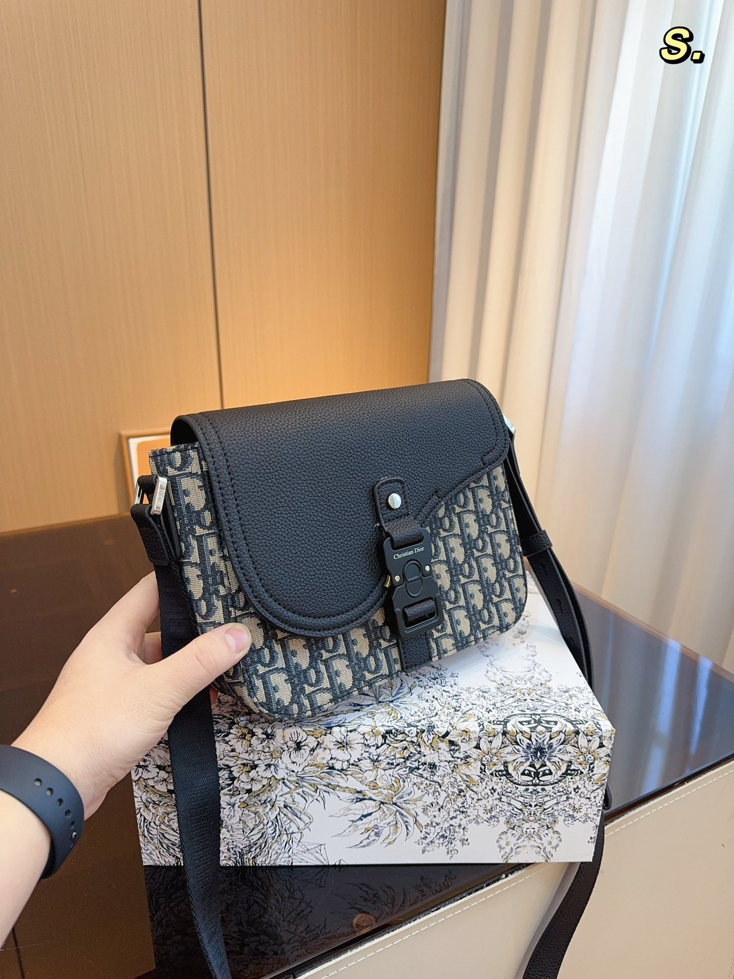 DIOR-555