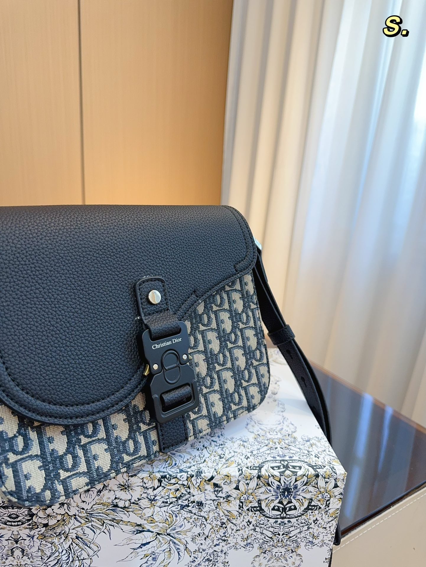DIOR-555
