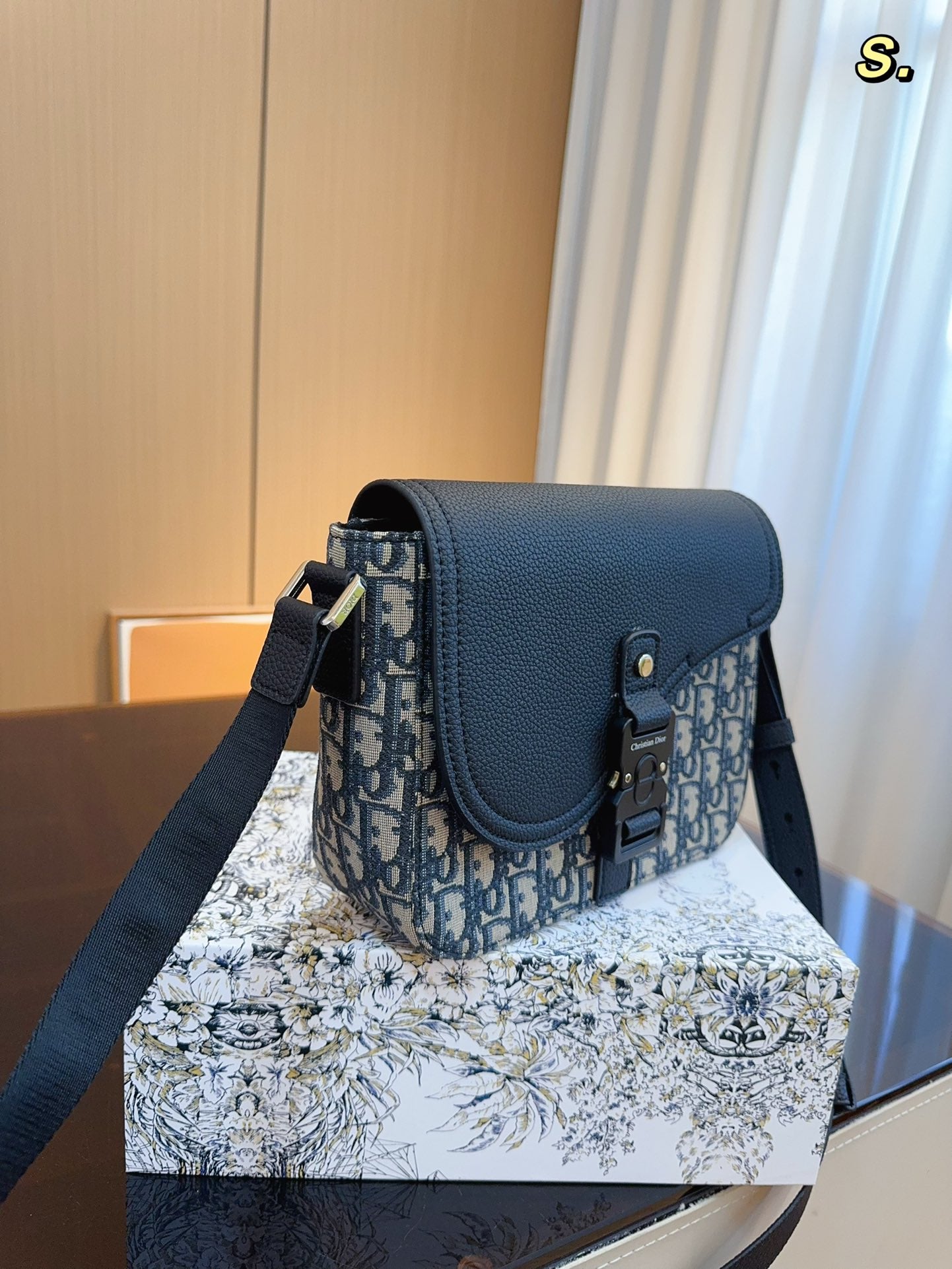 DIOR-555
