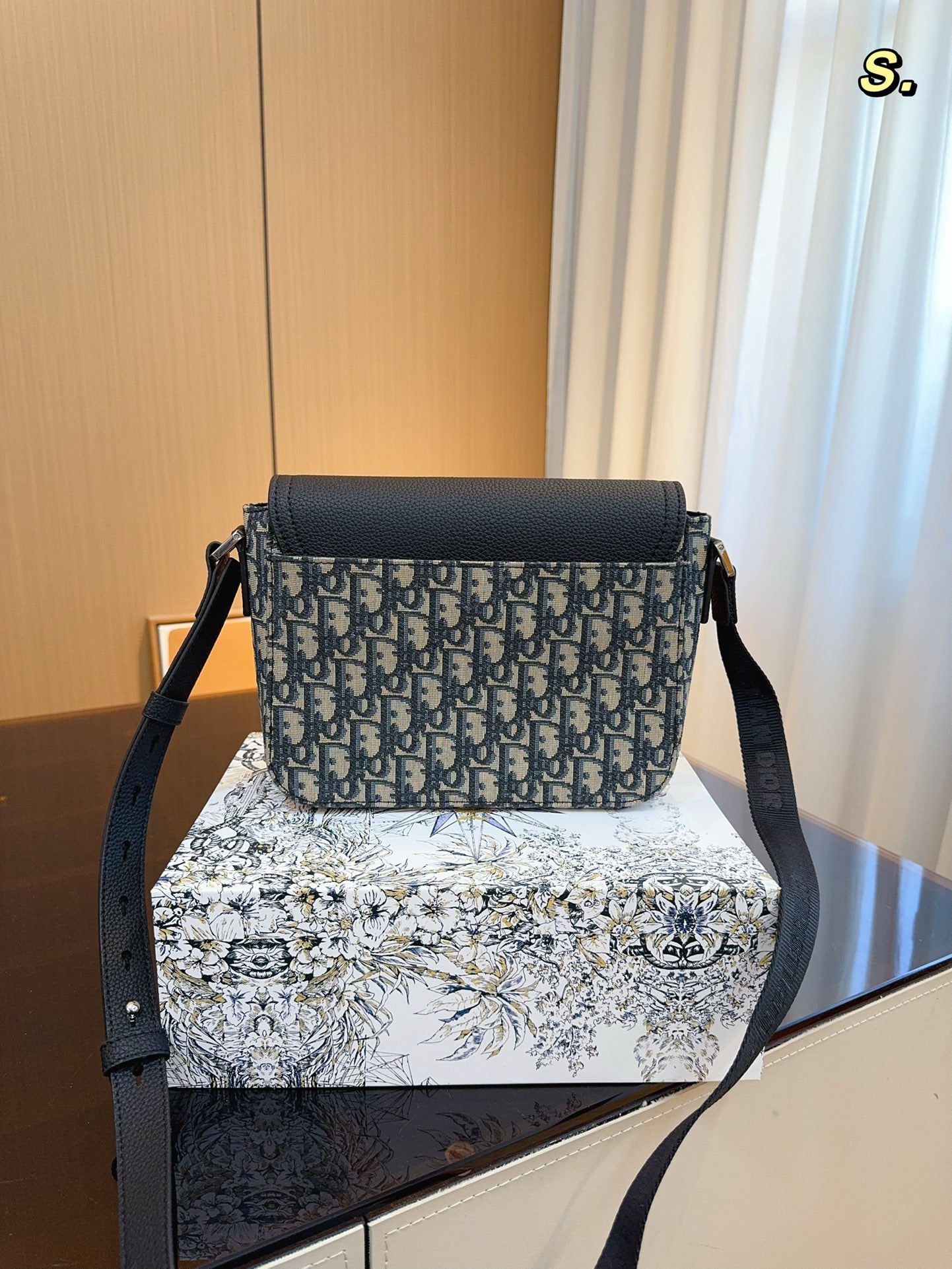 DIOR-555
