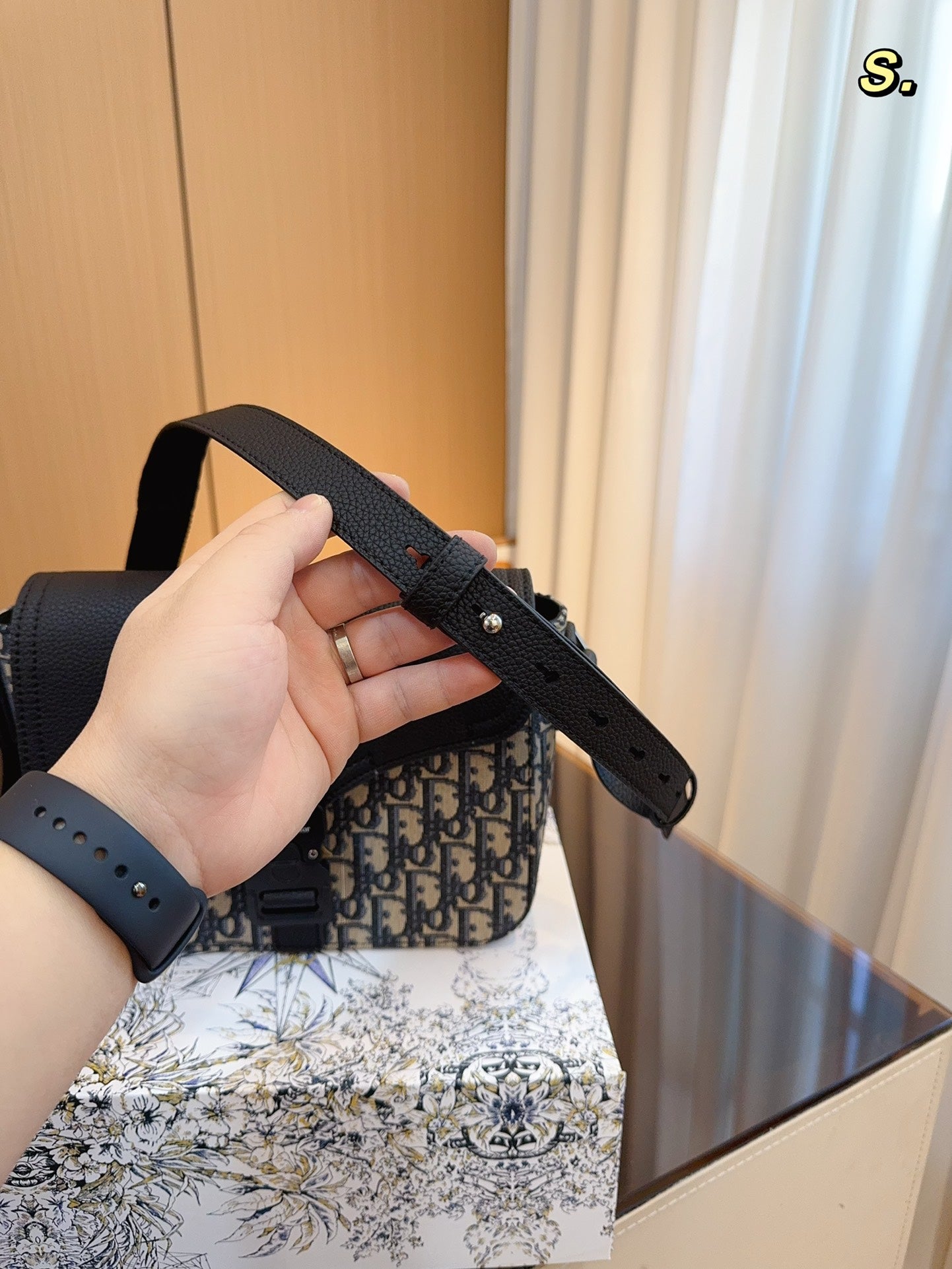 DIOR-555