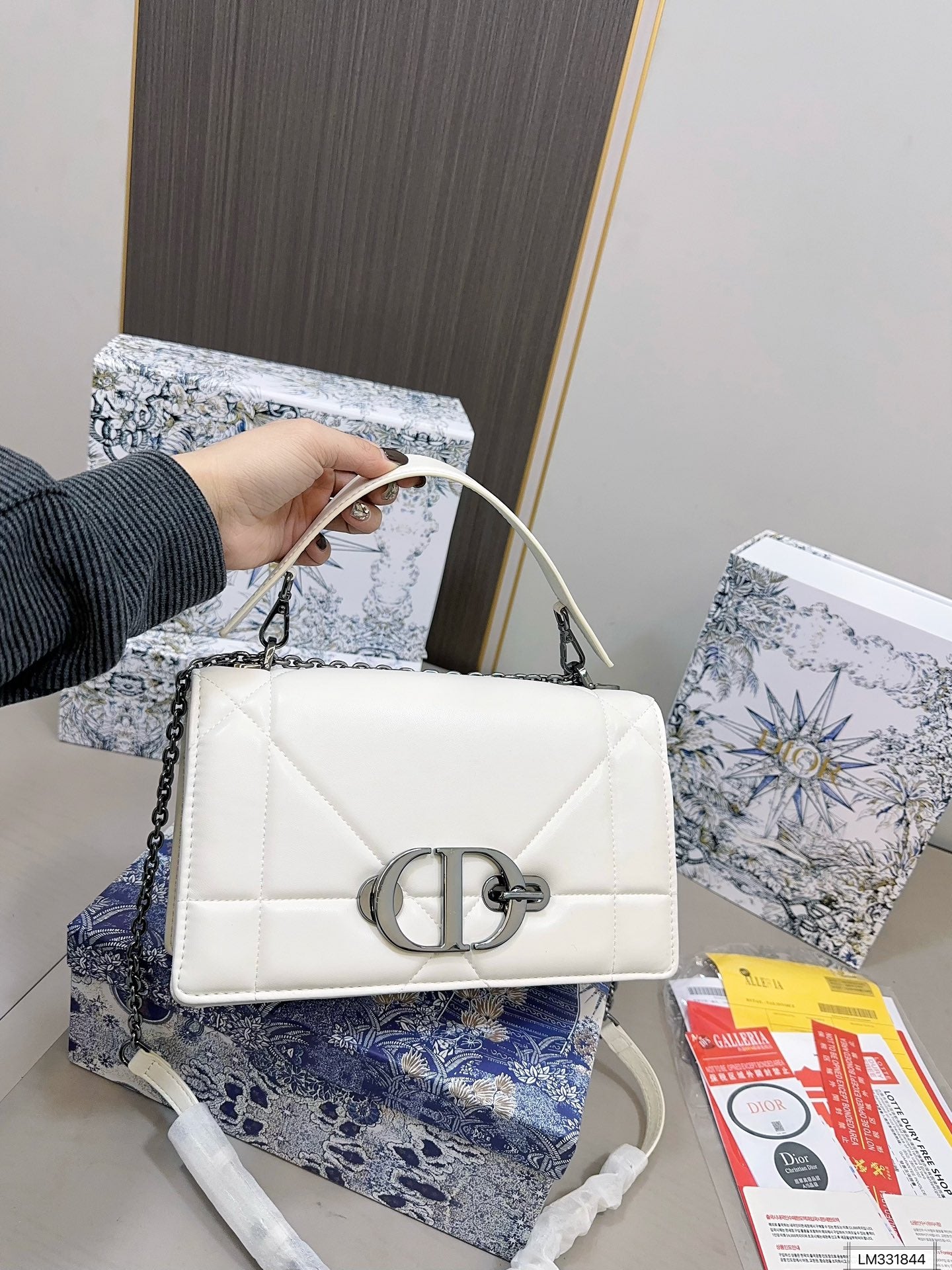 DIOR-543