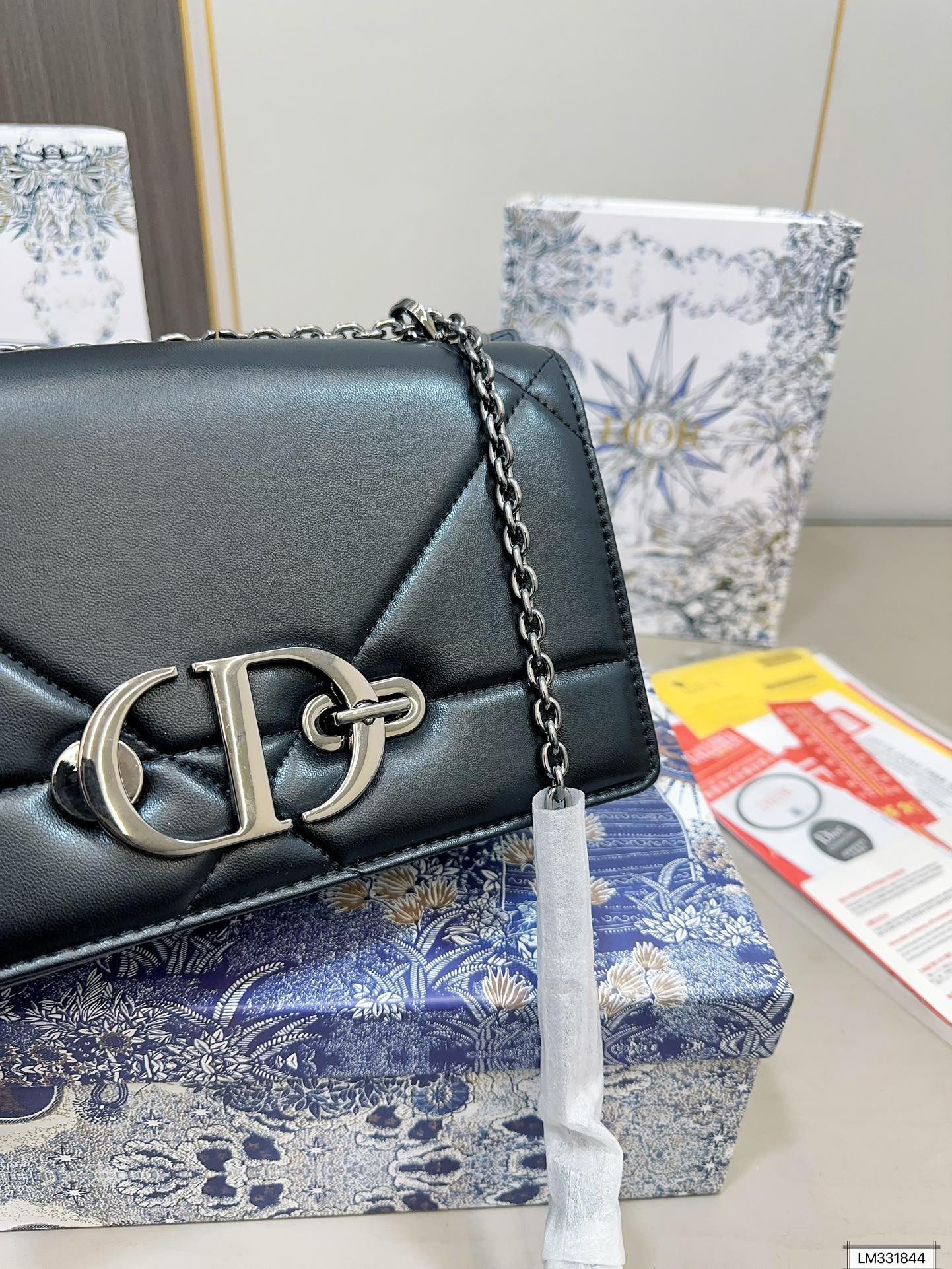 DIOR-543