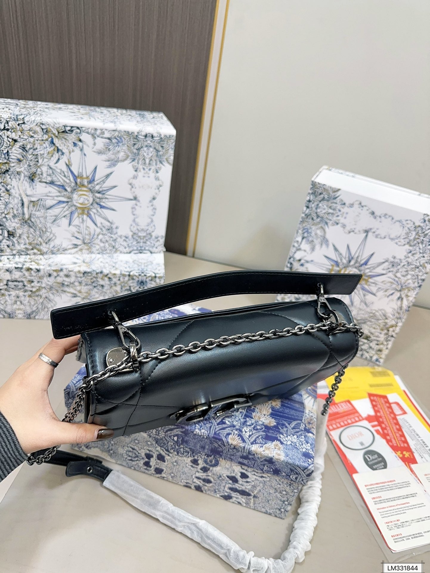 DIOR-543