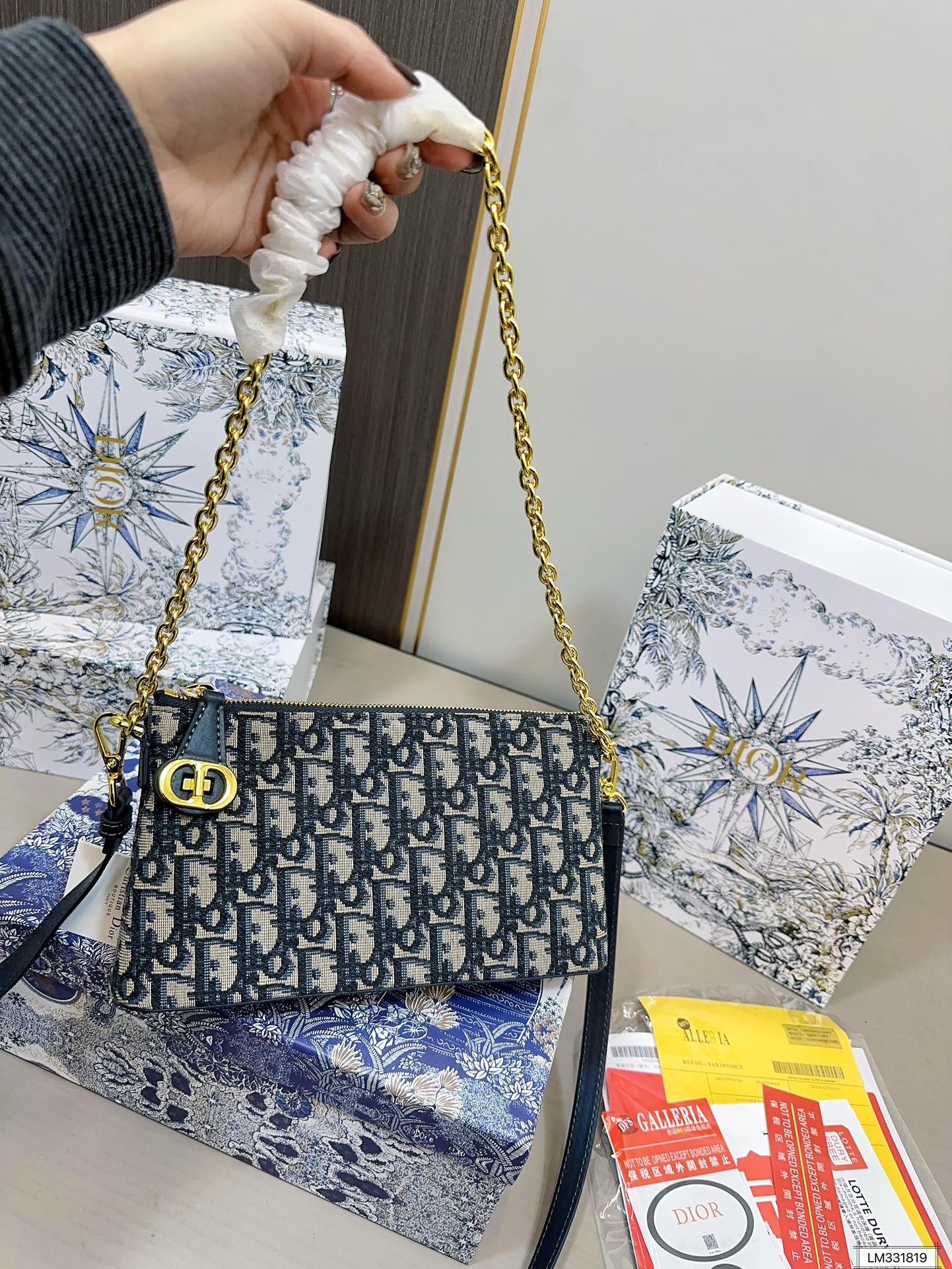 DIOR-489