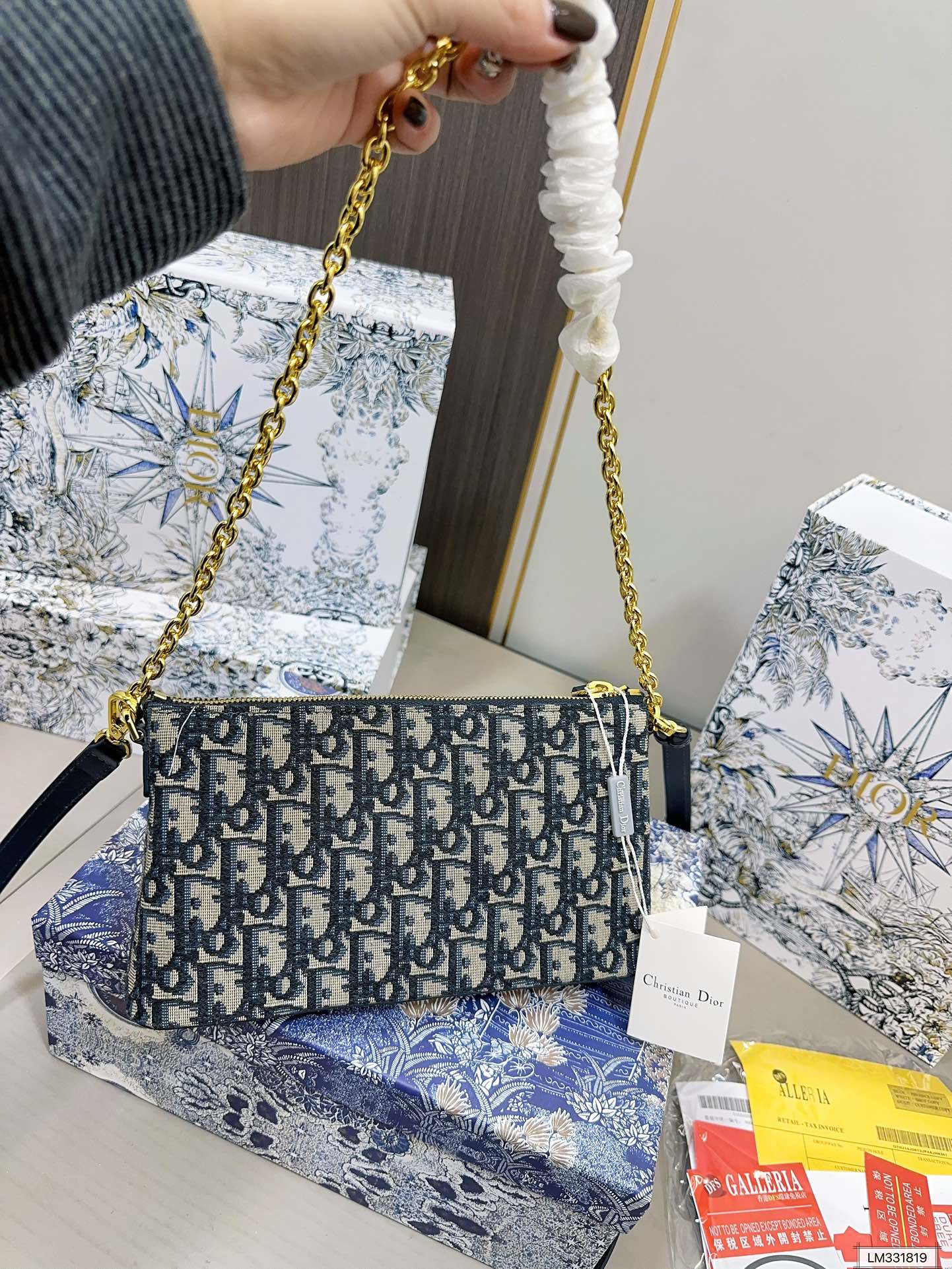 DIOR-489