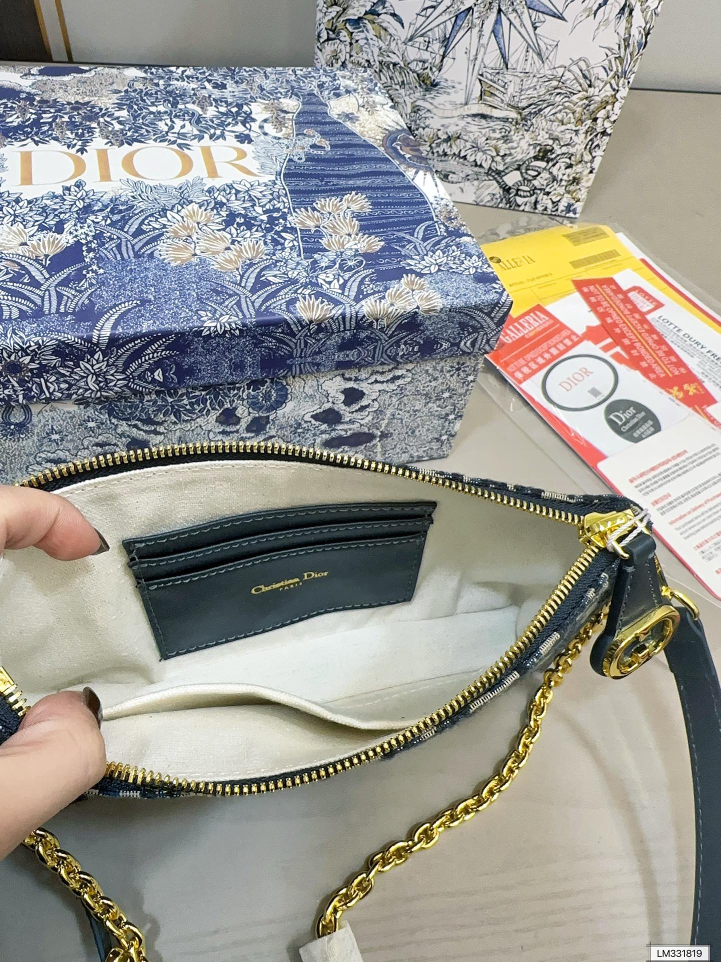 DIOR-489