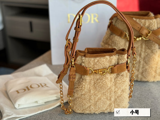 DIOR-637