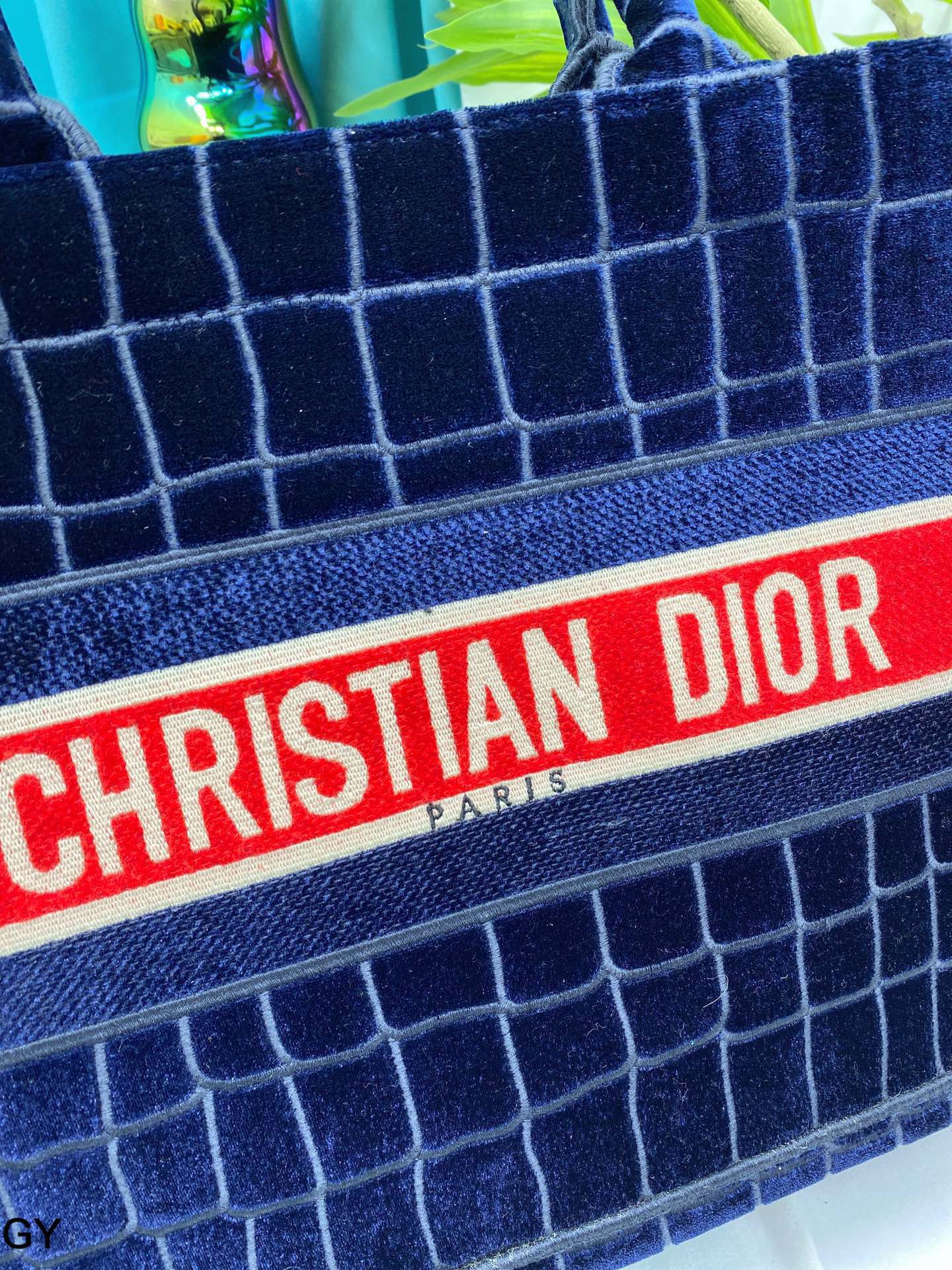 DIOR-657