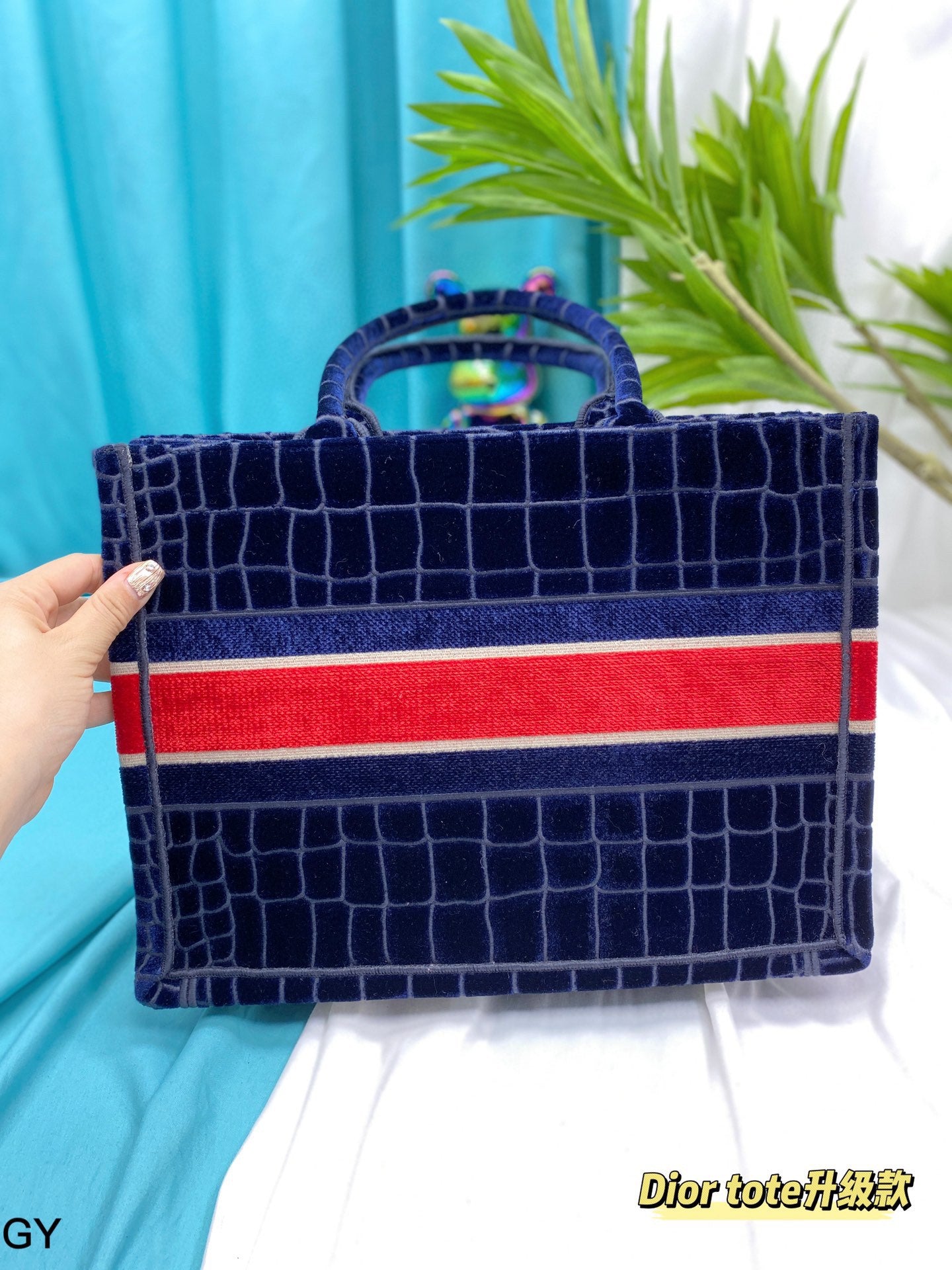 DIOR-657