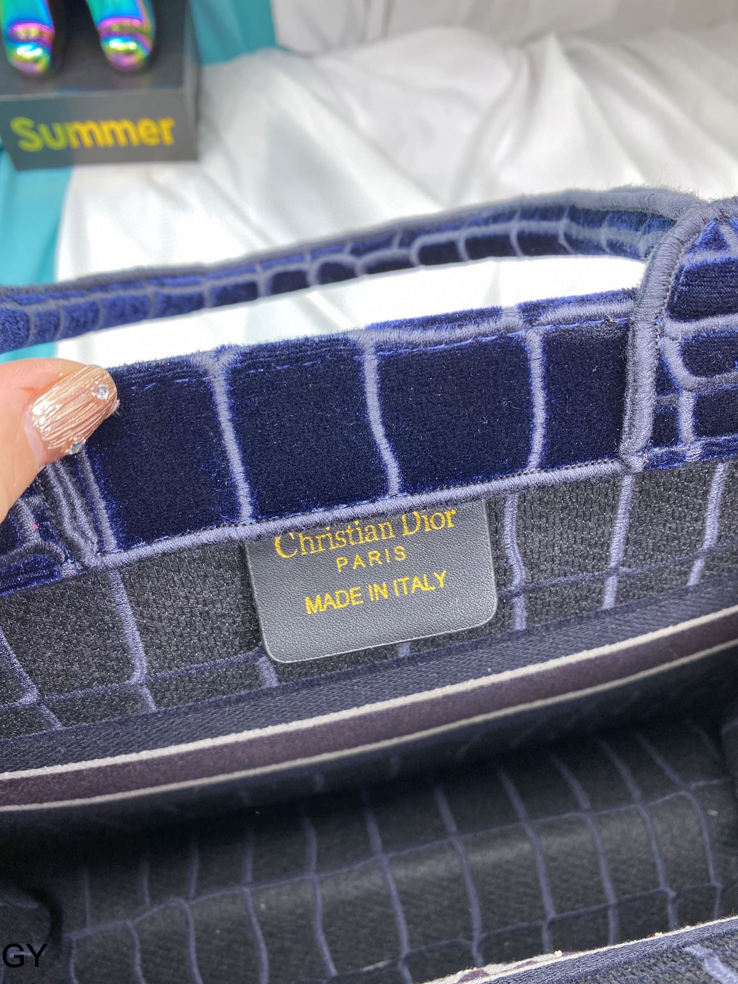 DIOR-657