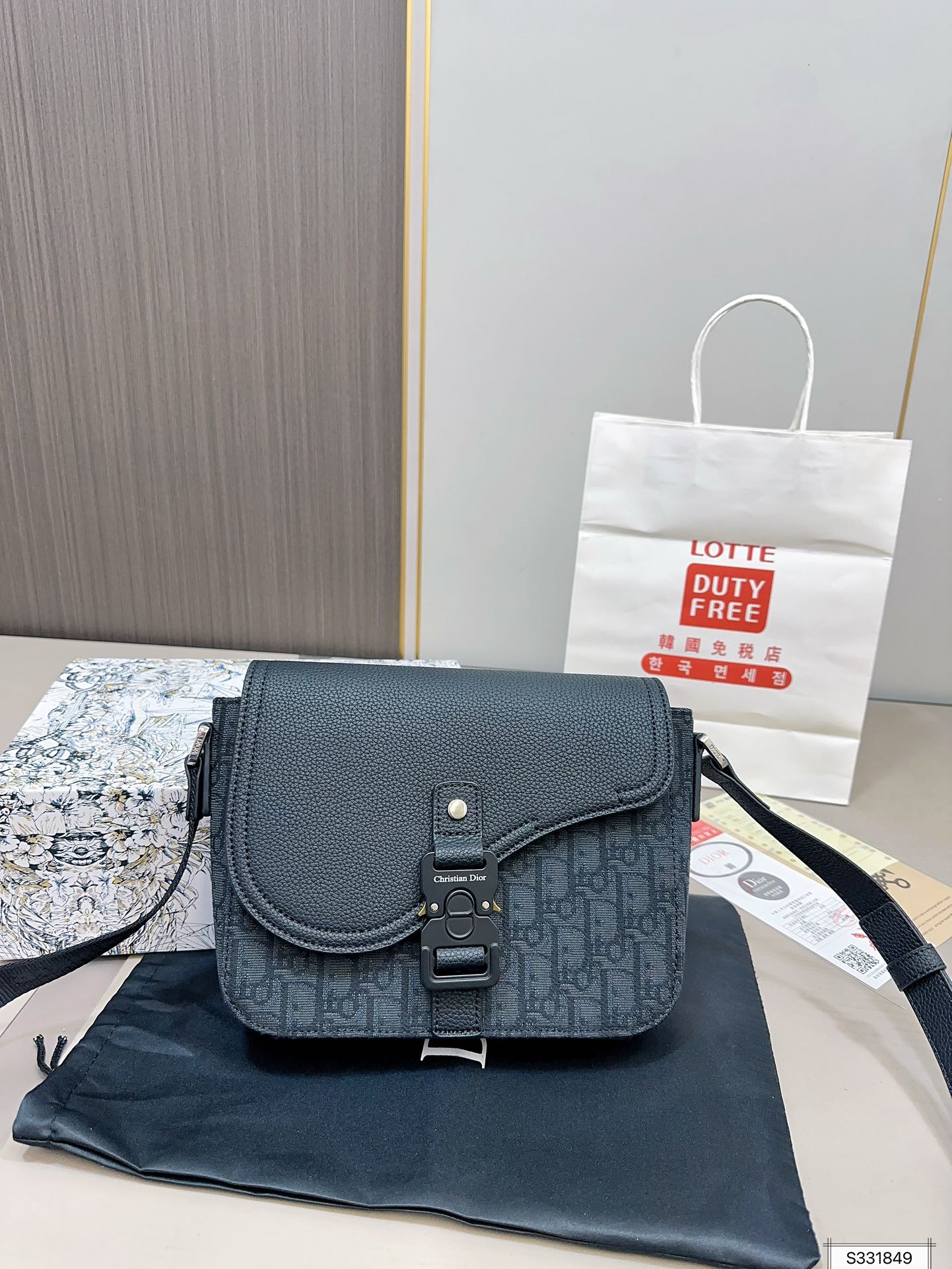 DIOR-557