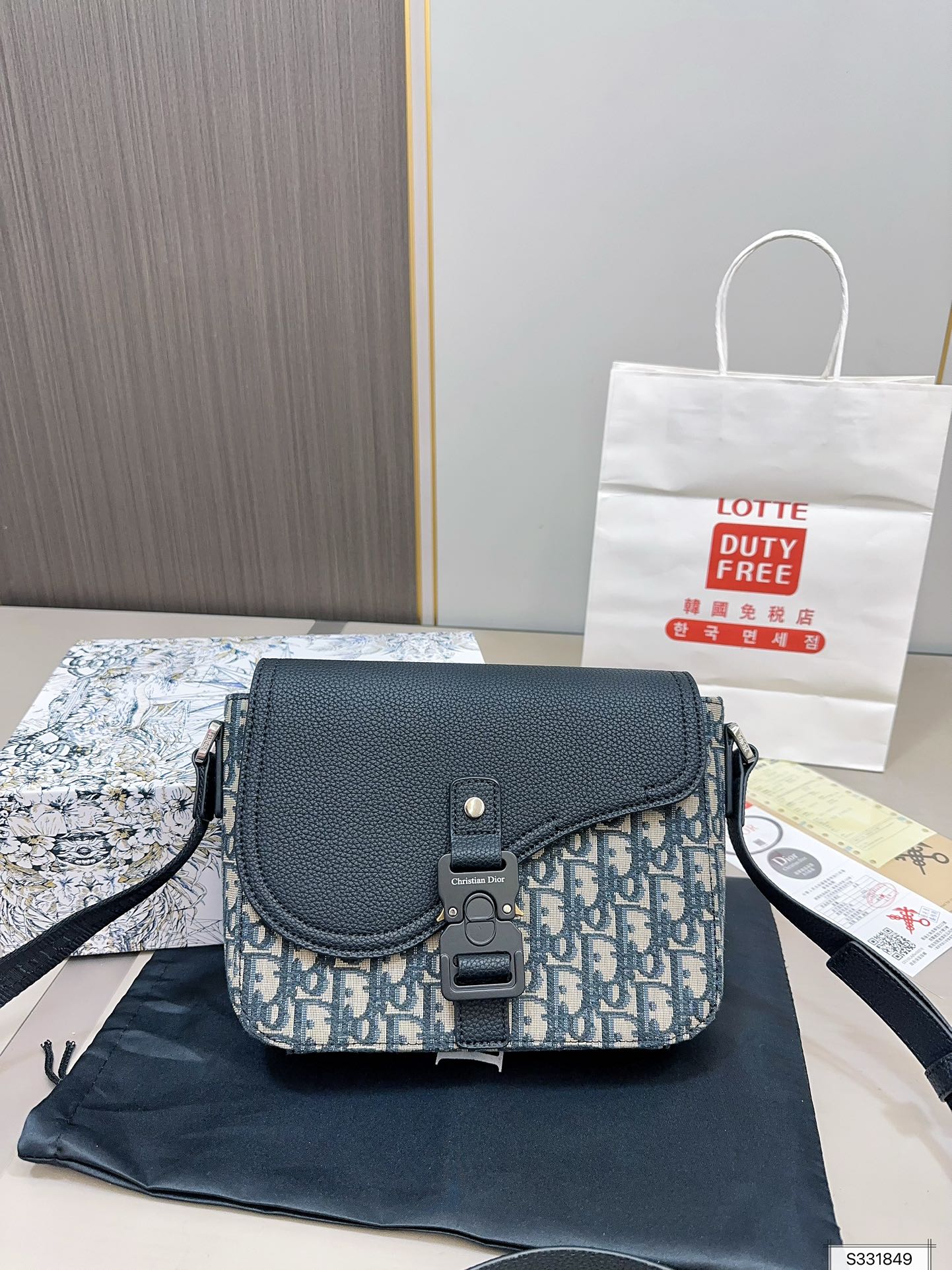 DIOR-557