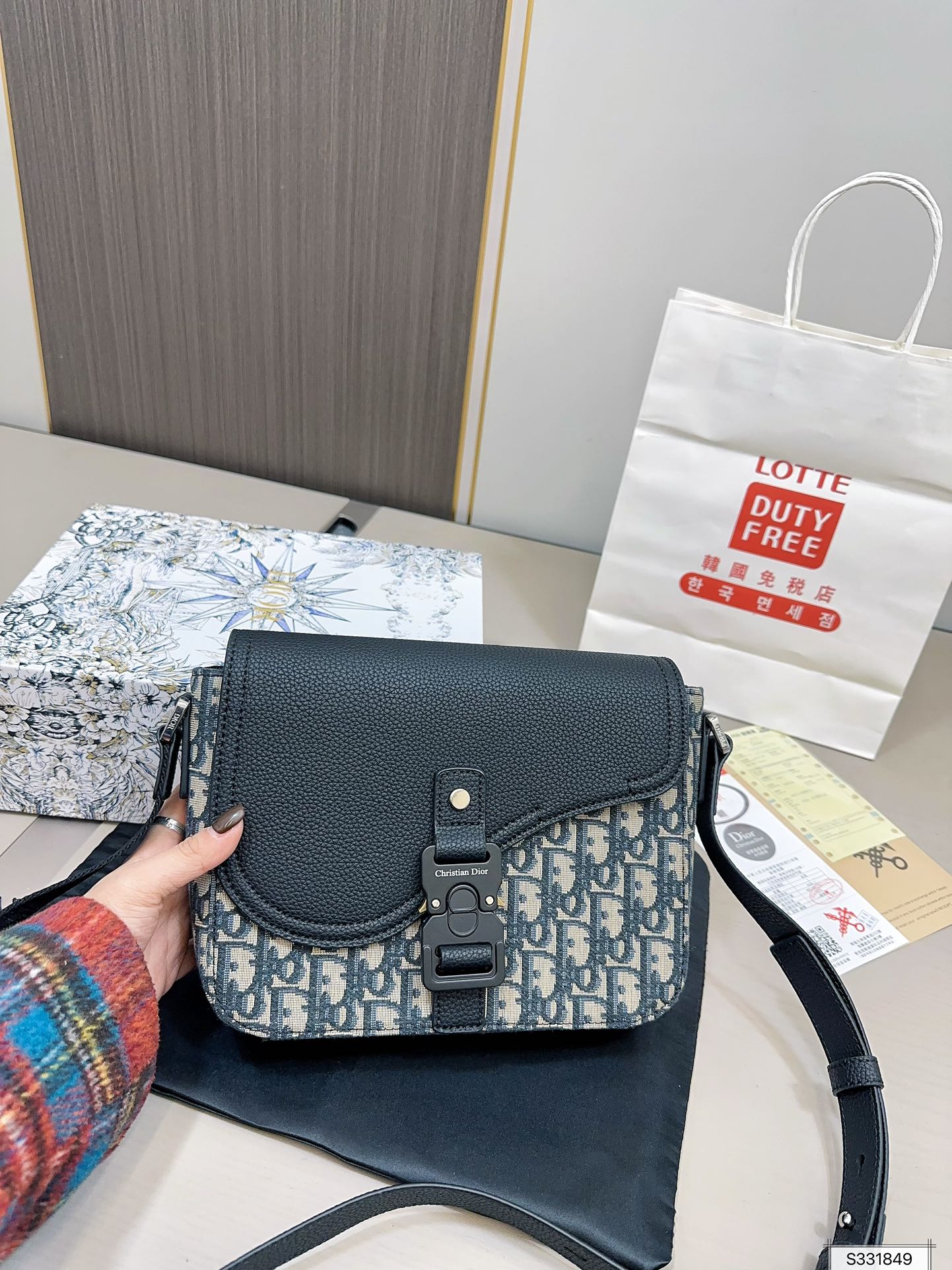 DIOR-557
