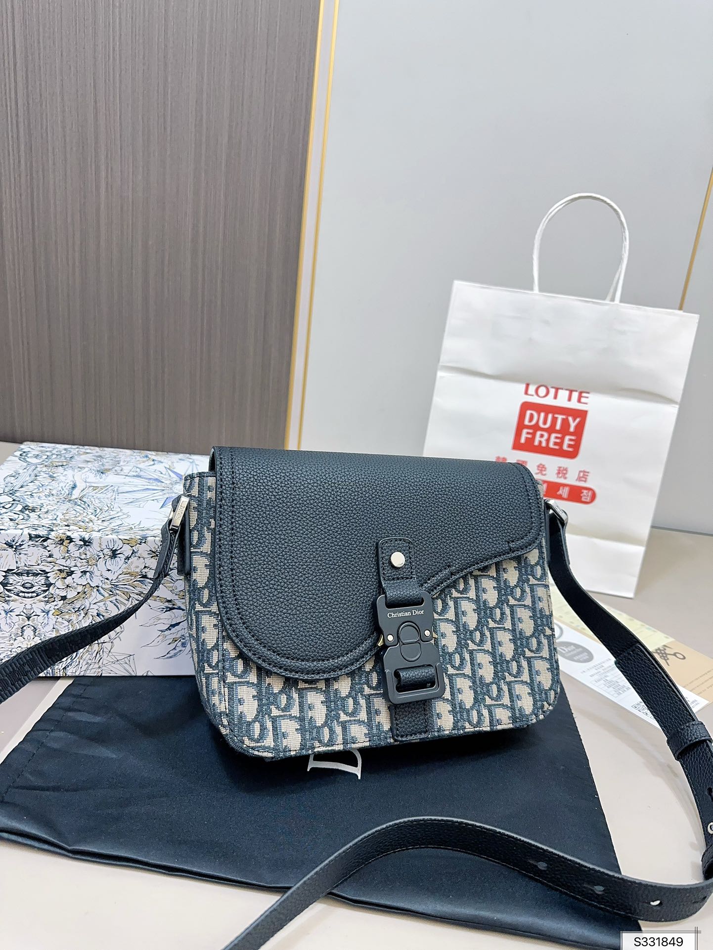 DIOR-557