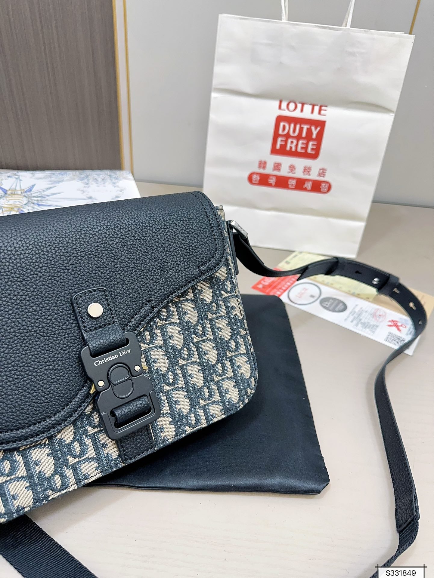 DIOR-557