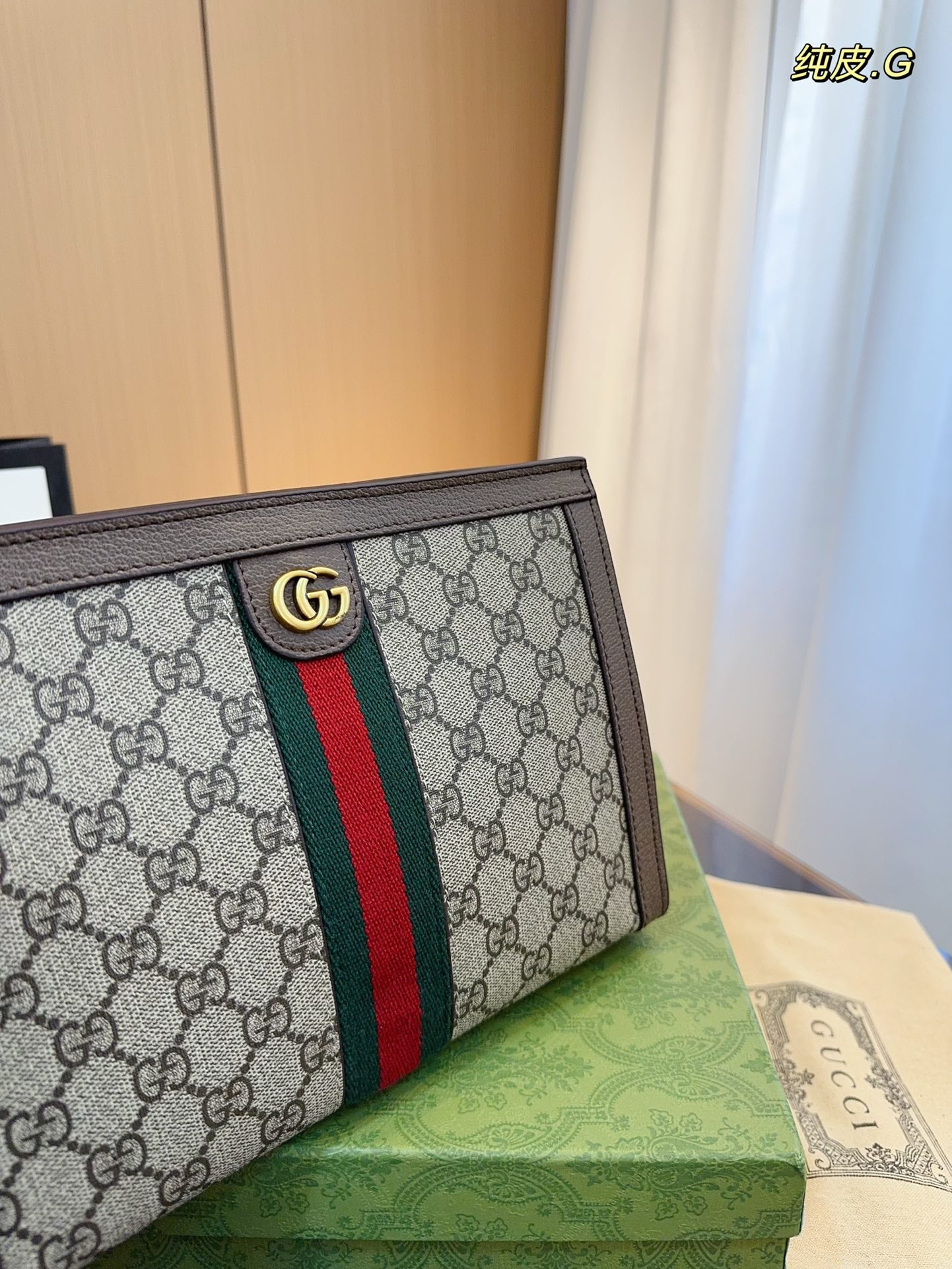 GUCCI-1042