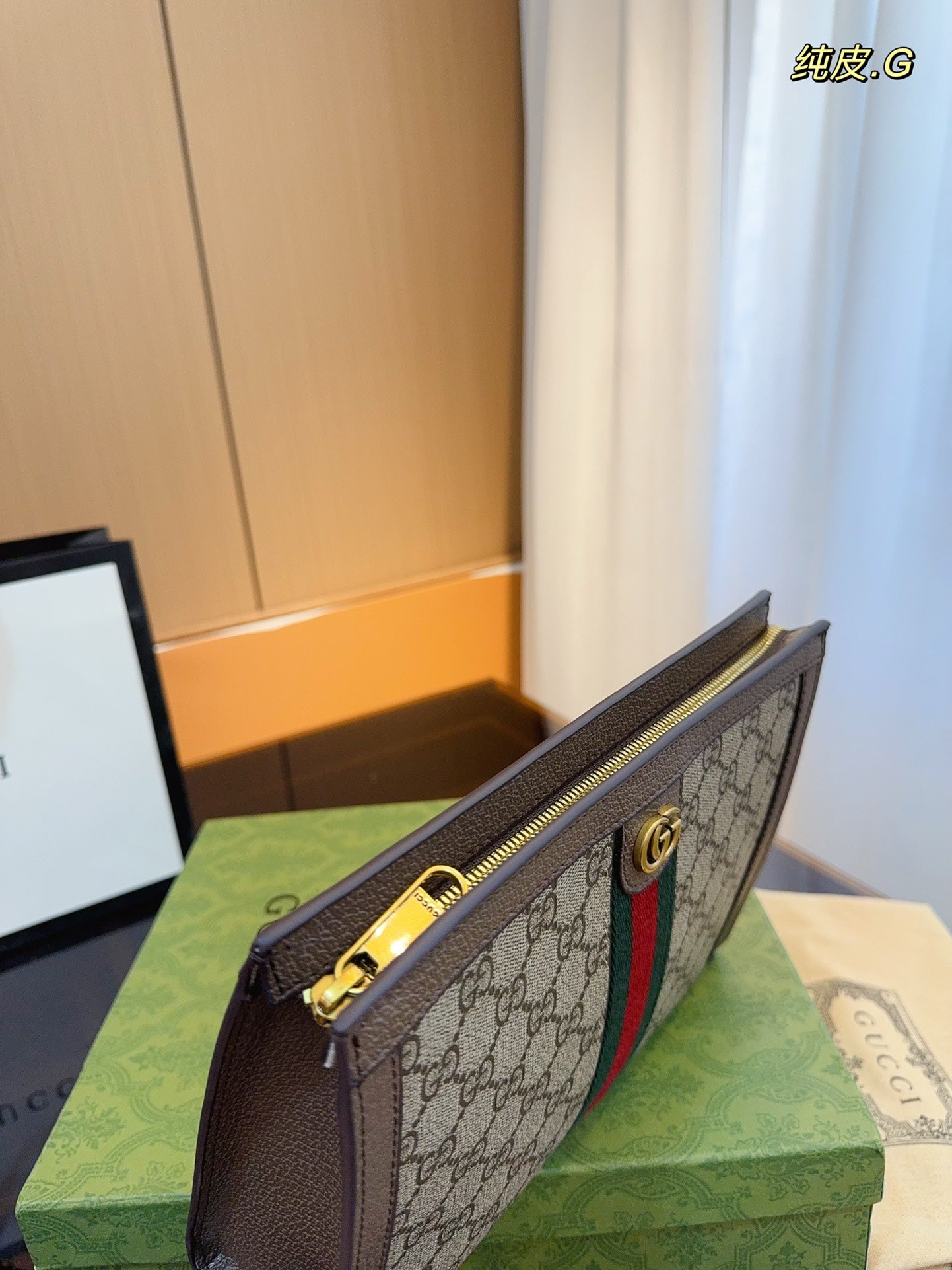 GUCCI-1042