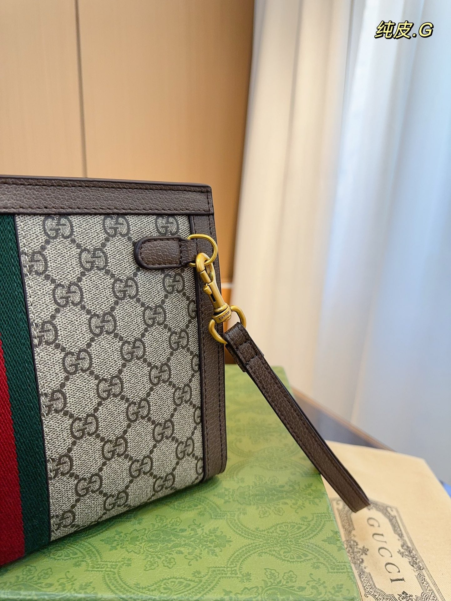 GUCCI-1042