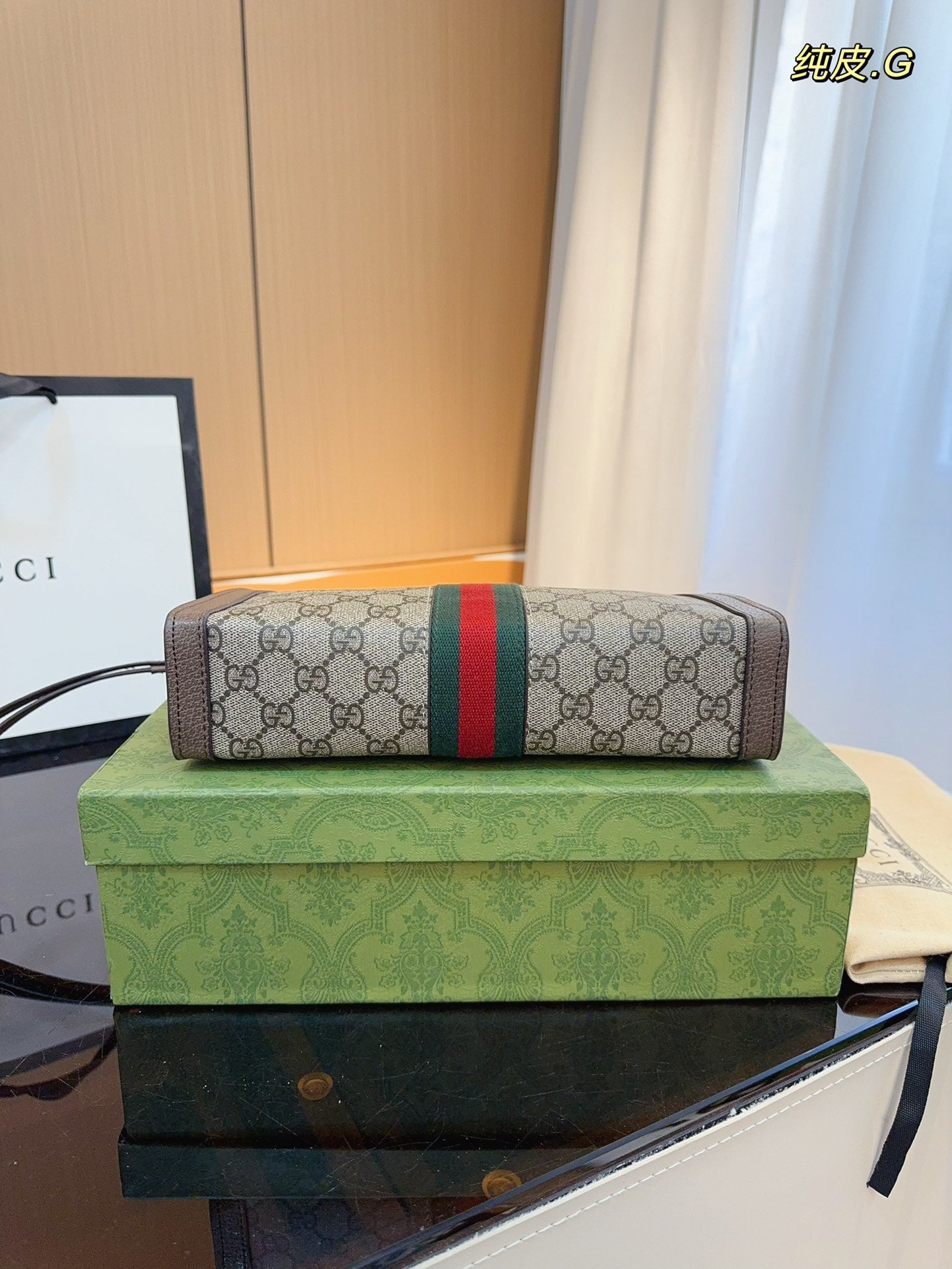 GUCCI-1042