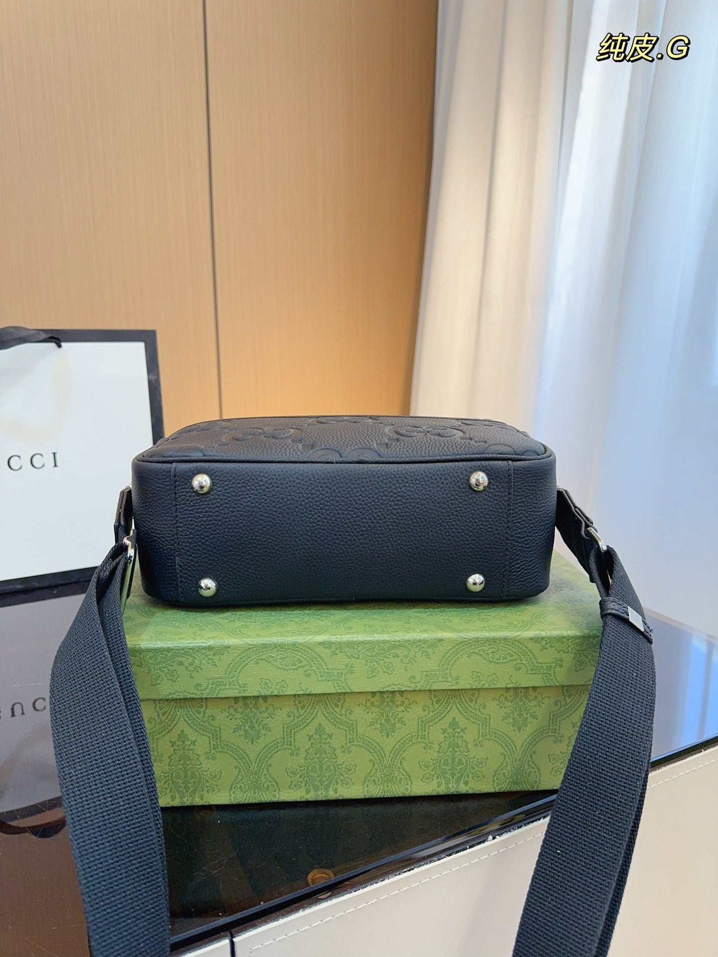 GUCCI-1105