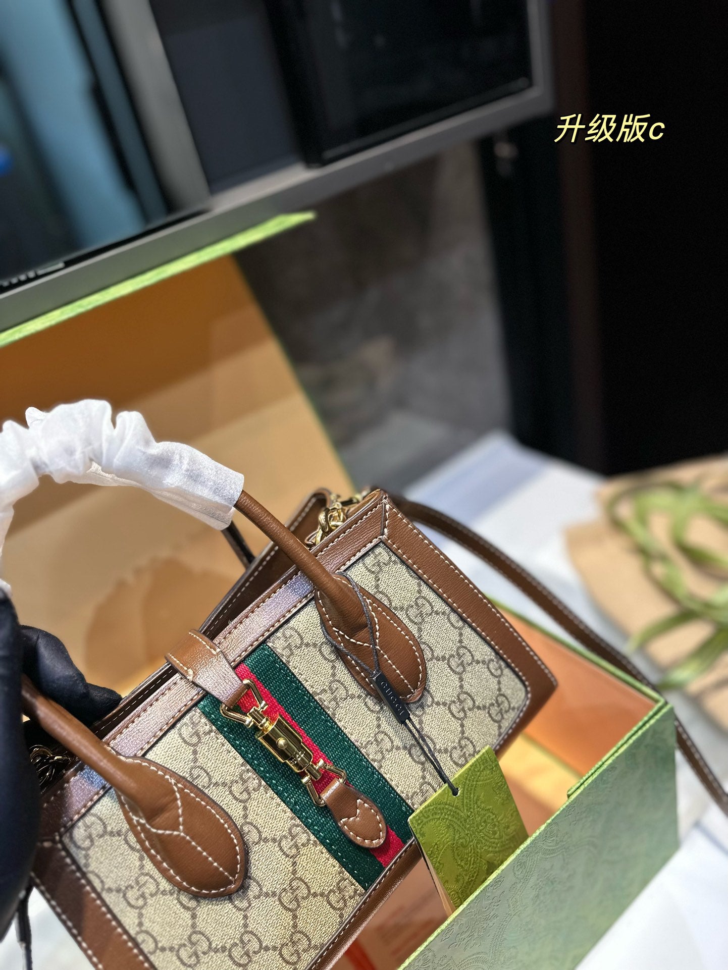 GUCCI-1023