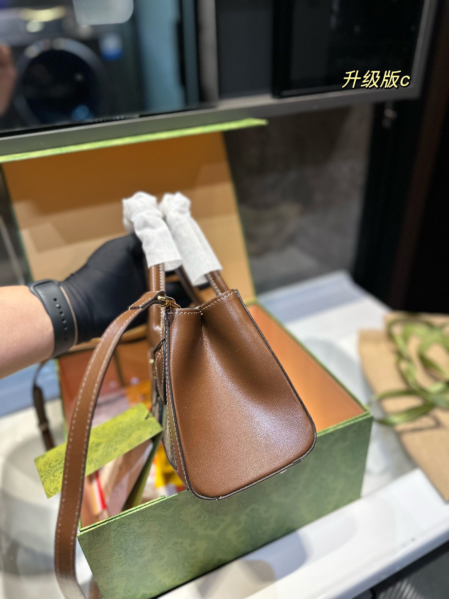 GUCCI-1023
