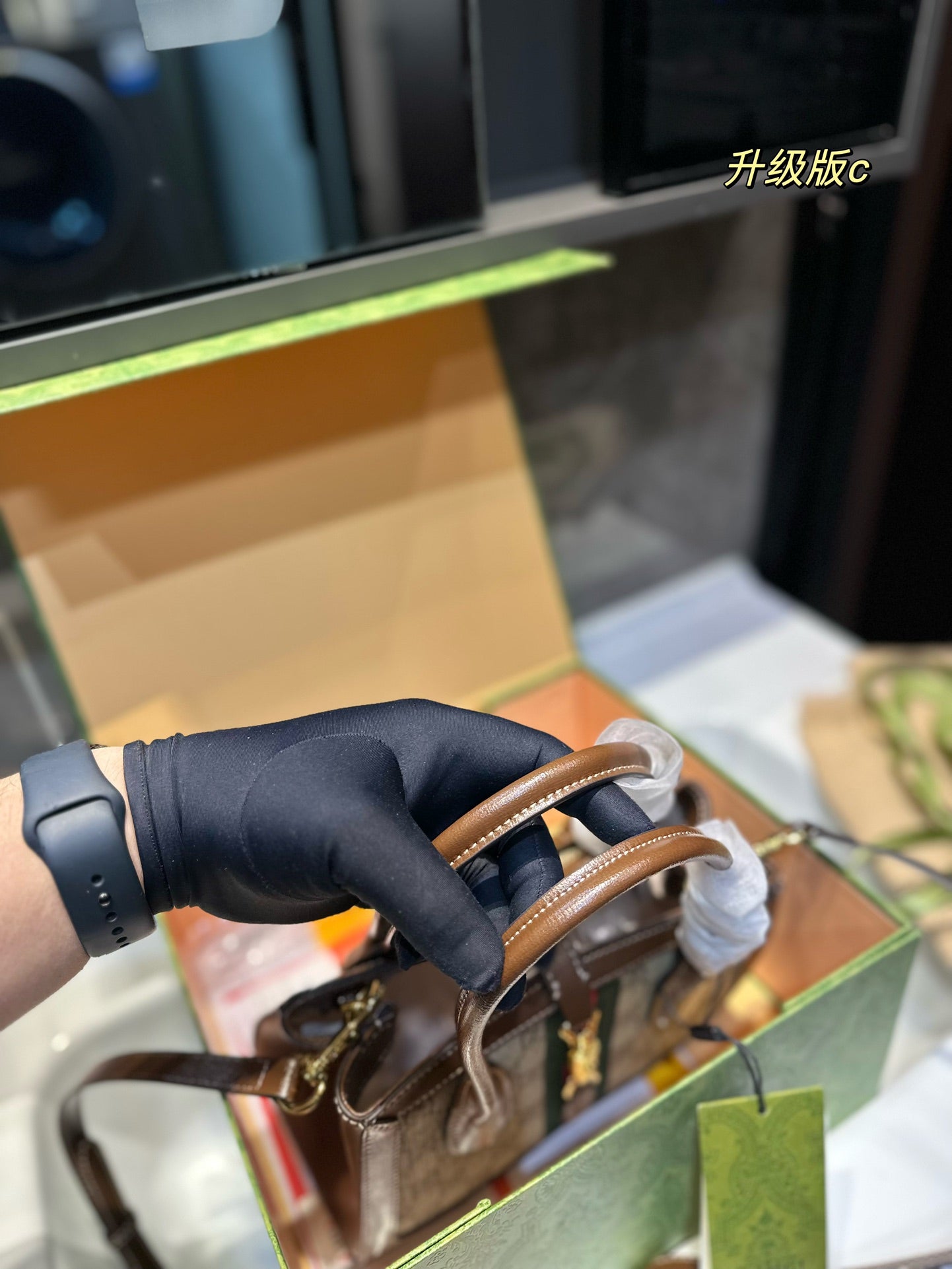 GUCCI-1023