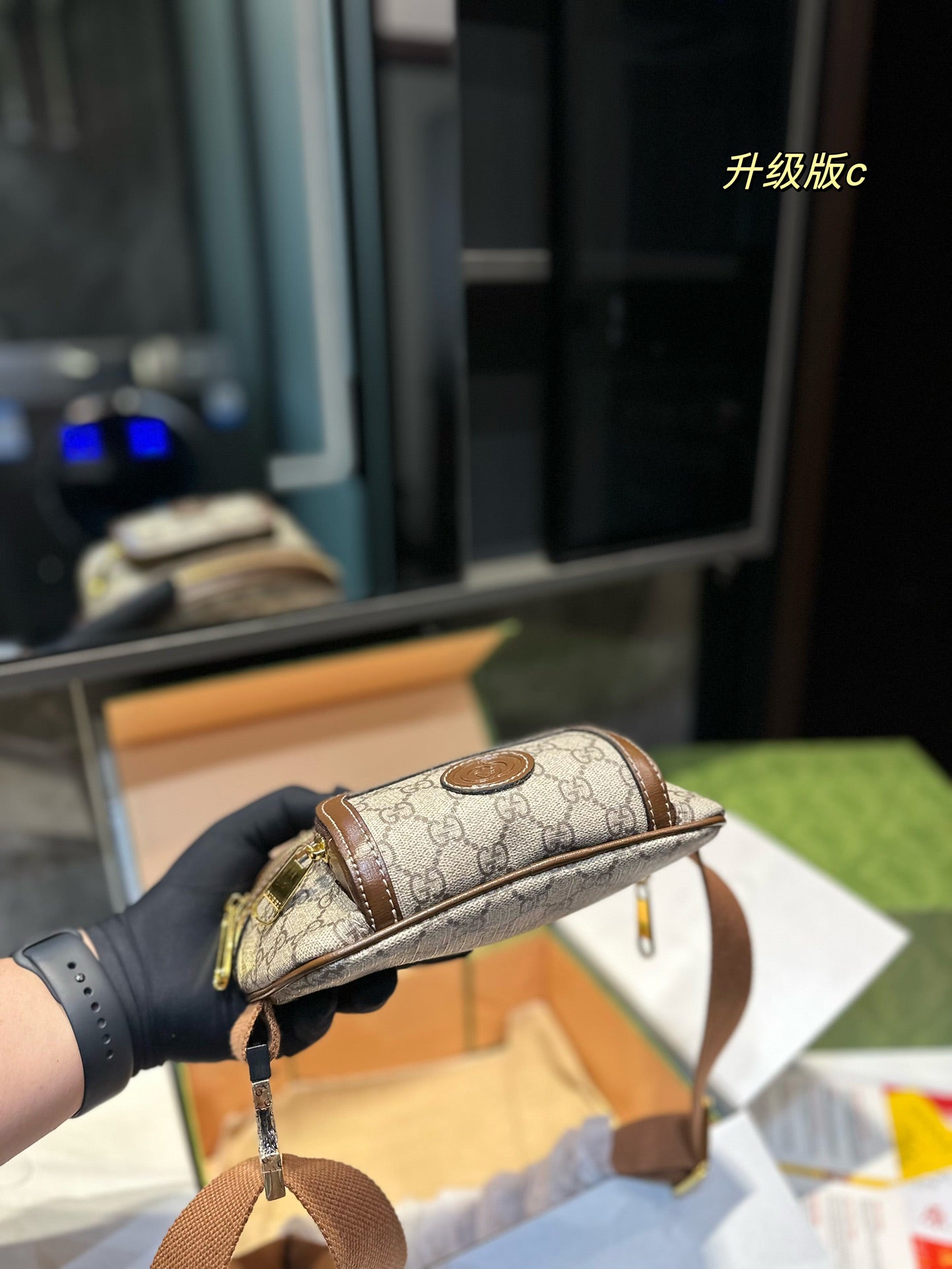 GUCCI-844