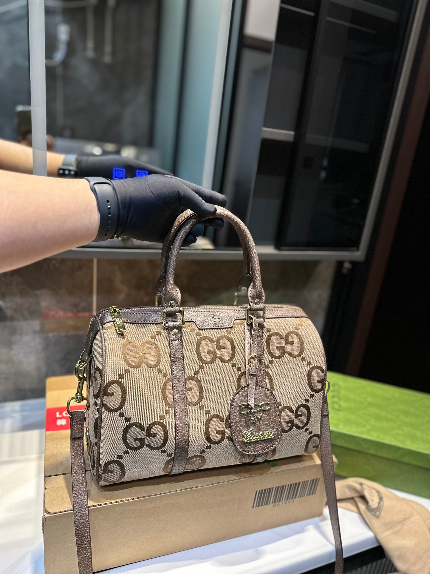 GUCCI-862