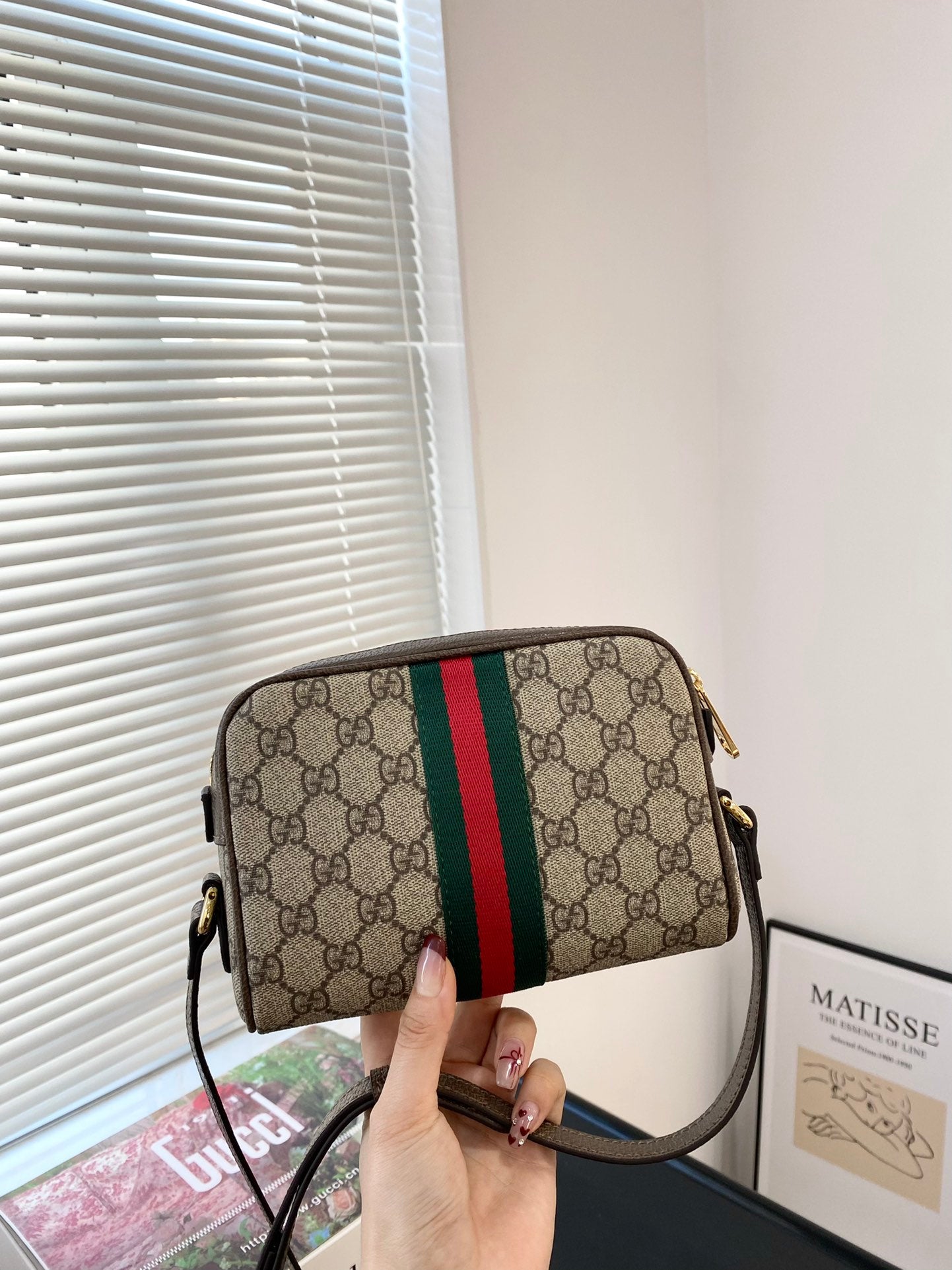 GUCCI-899