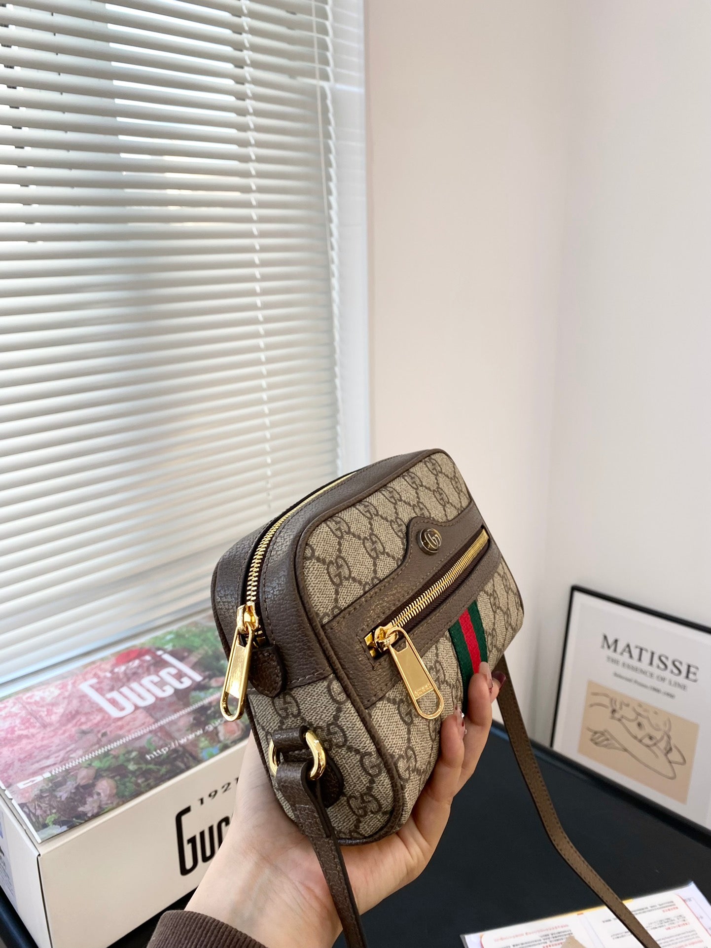 GUCCI-899