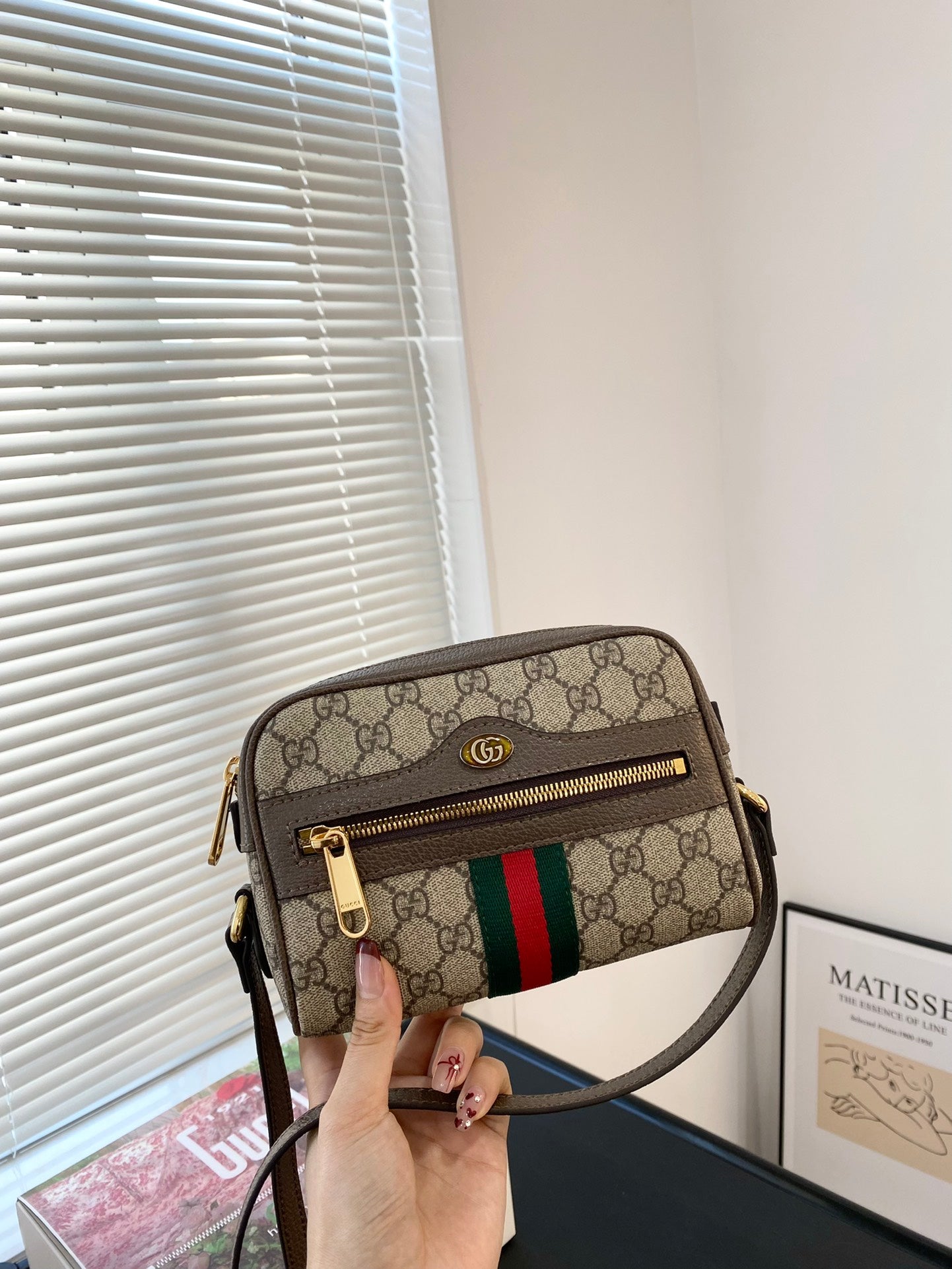 GUCCI-899