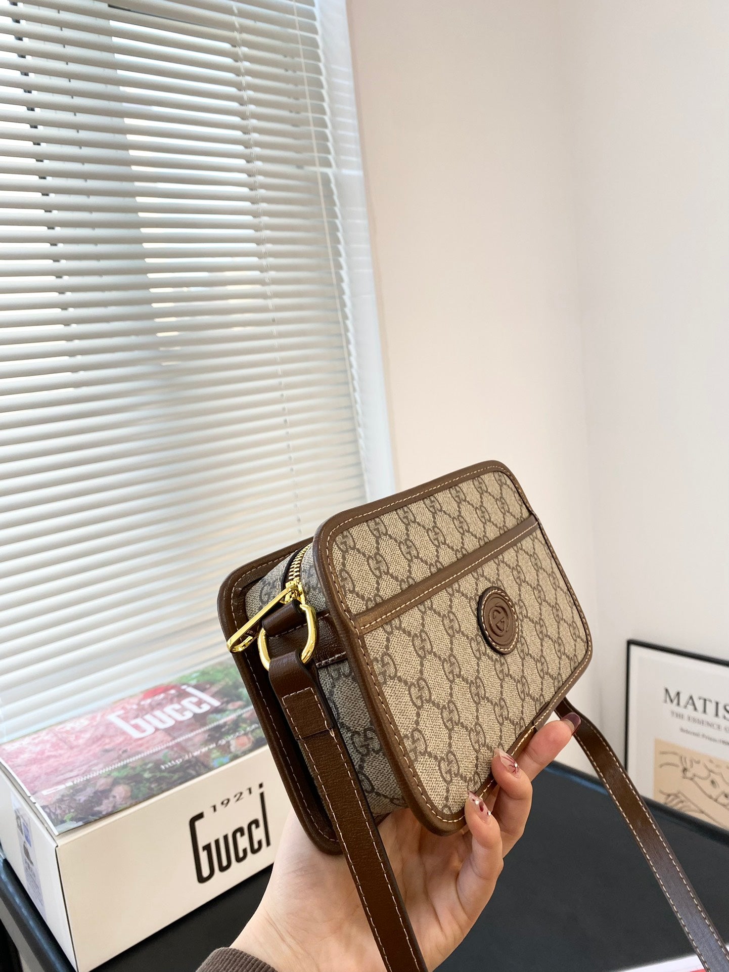 GUCCI-856