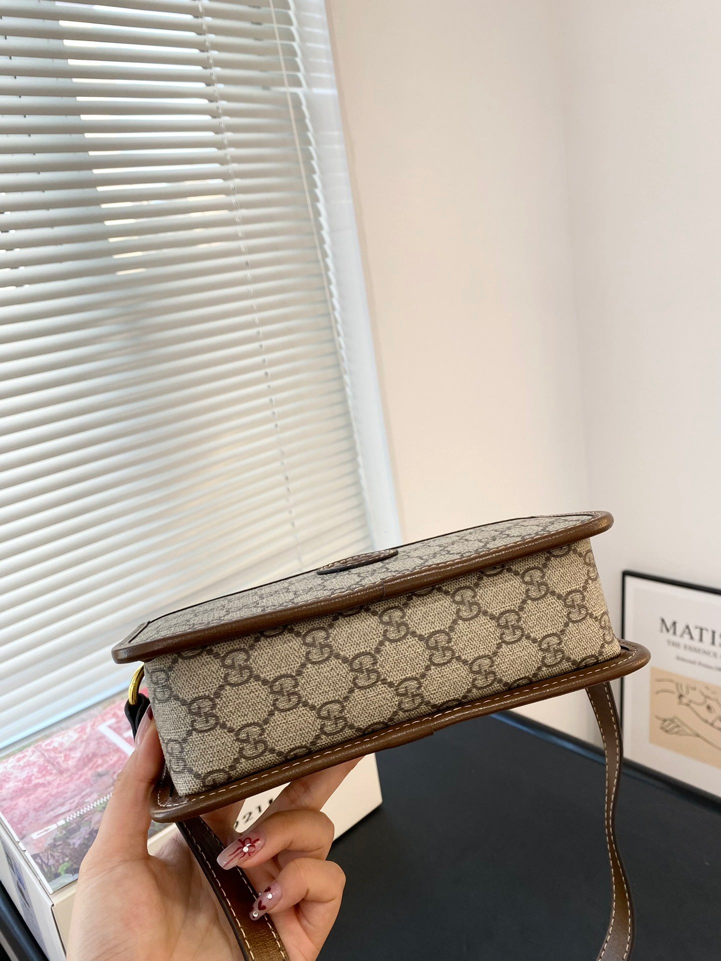 GUCCI-856