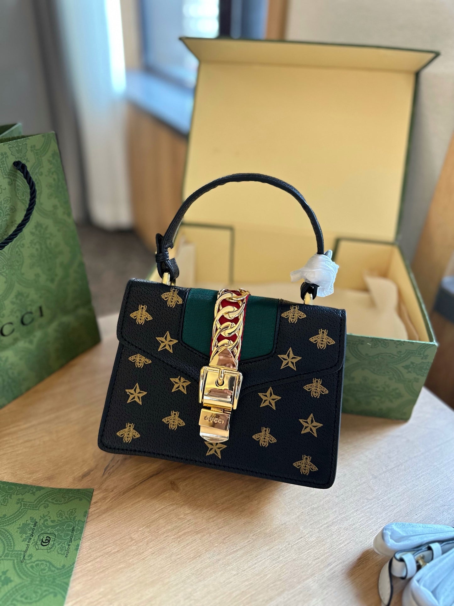 GUCCI-895