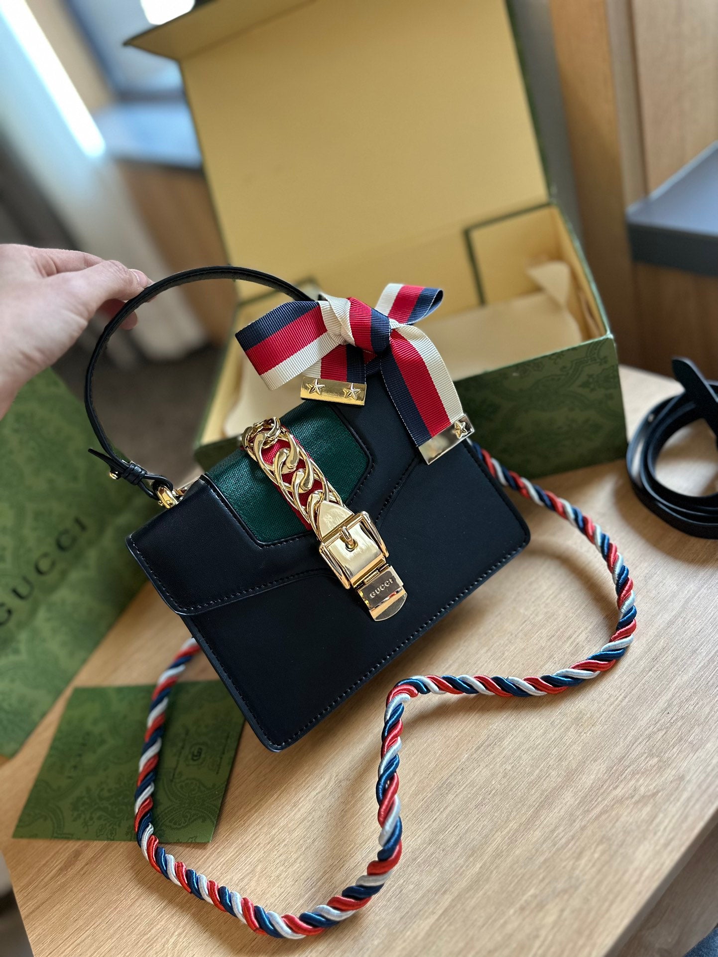 GUCCI-898