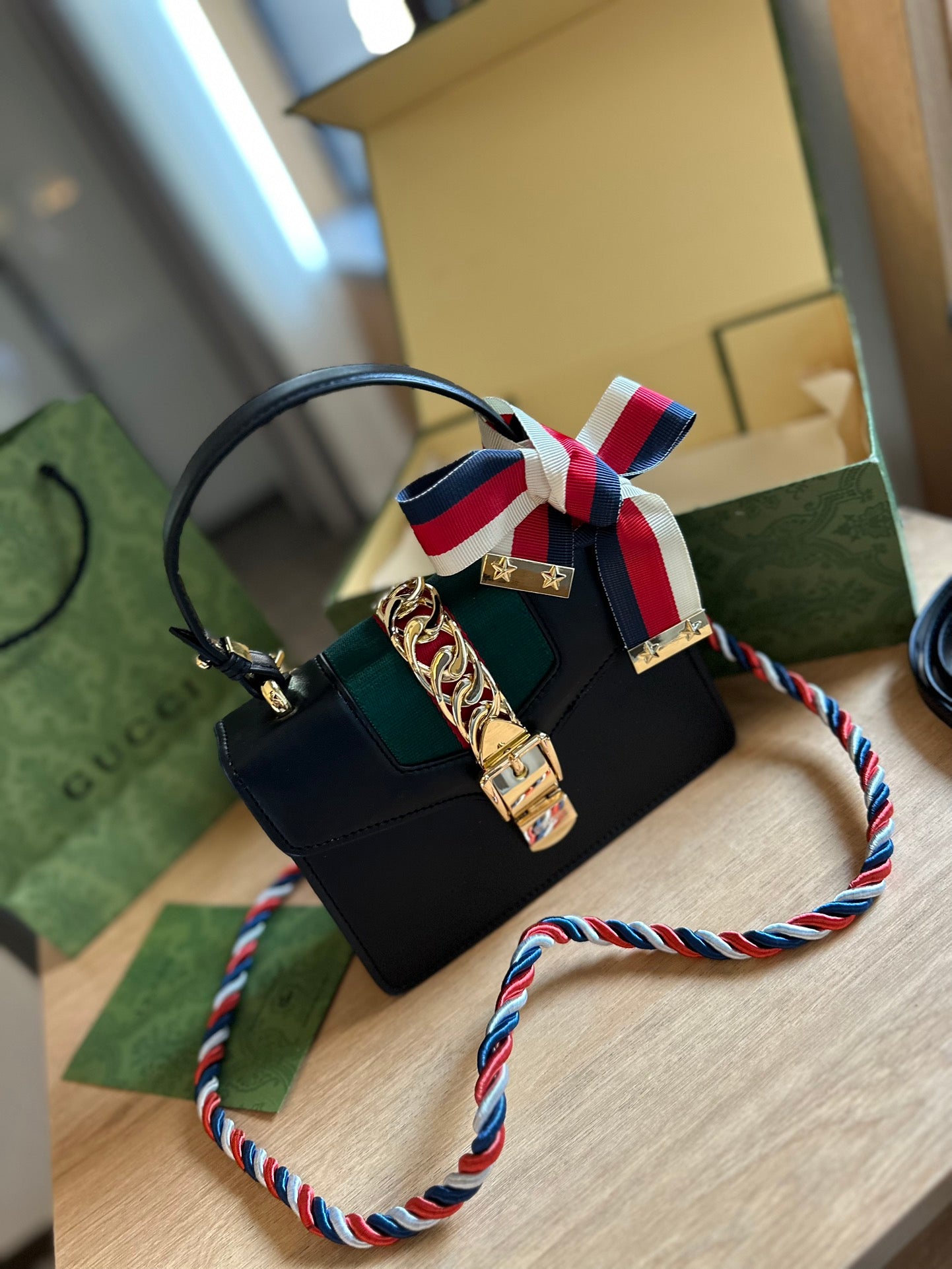 GUCCI-898