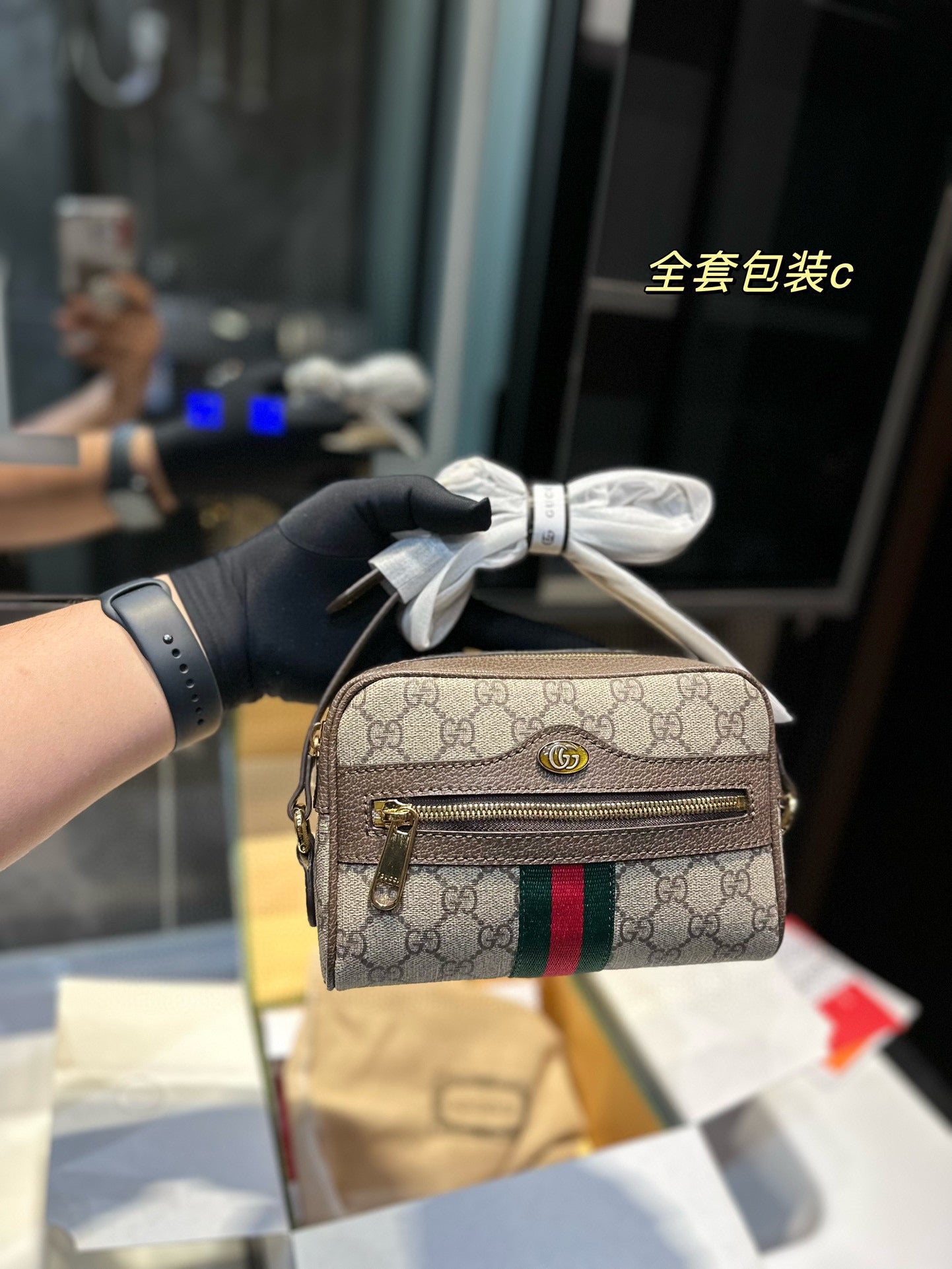GUCCI-894