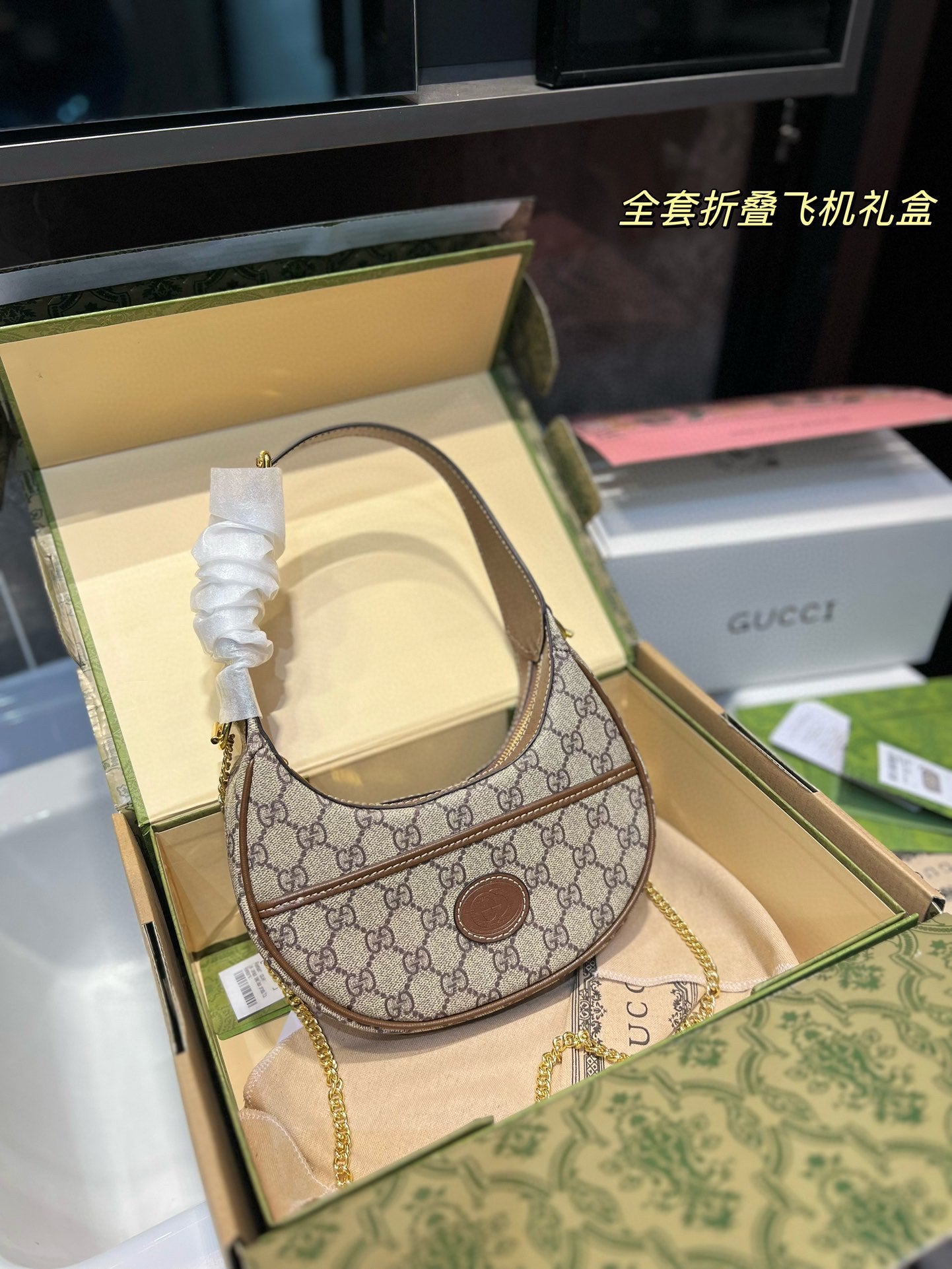 GUCCI-884