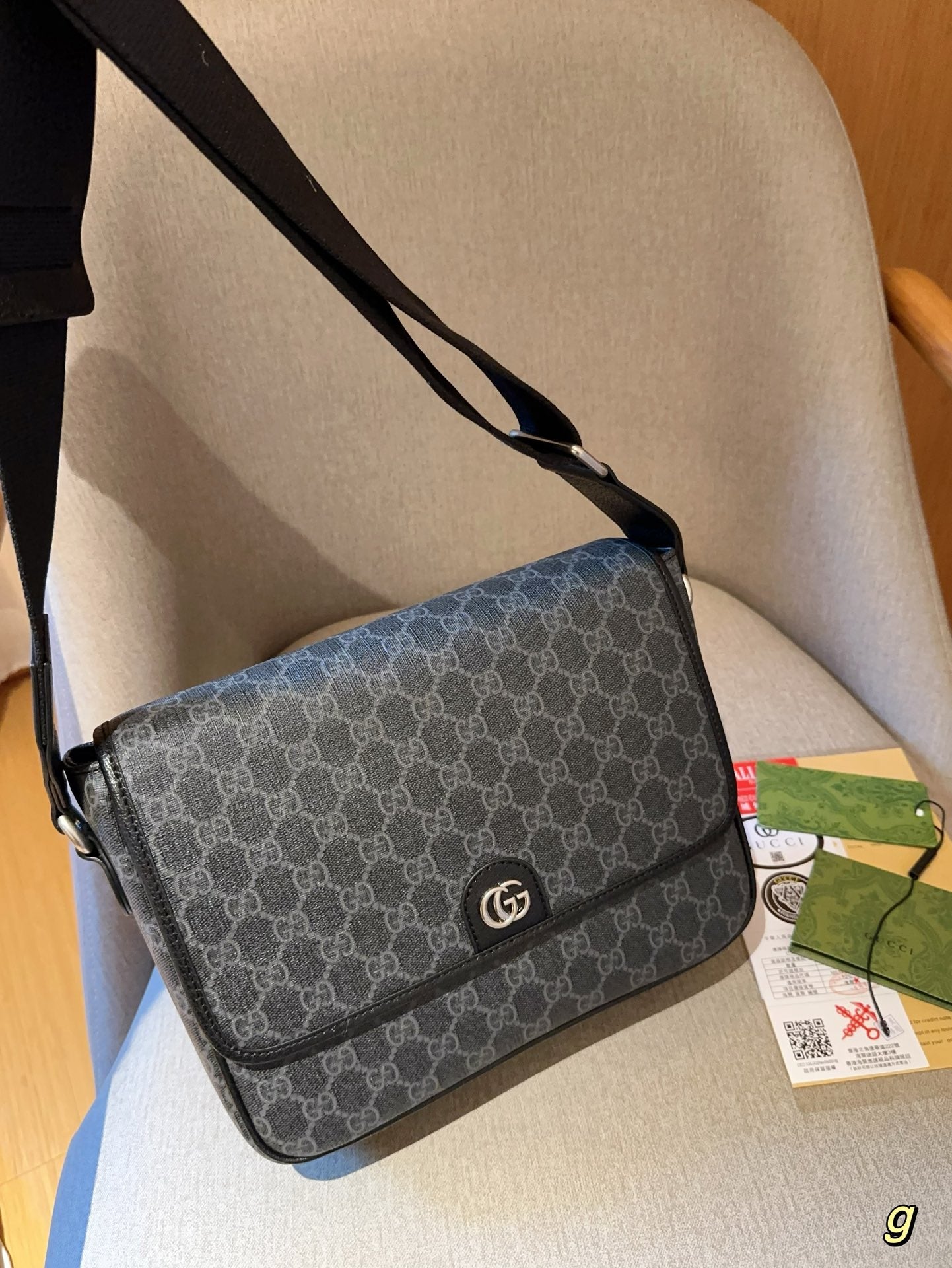 GUCCI-1055